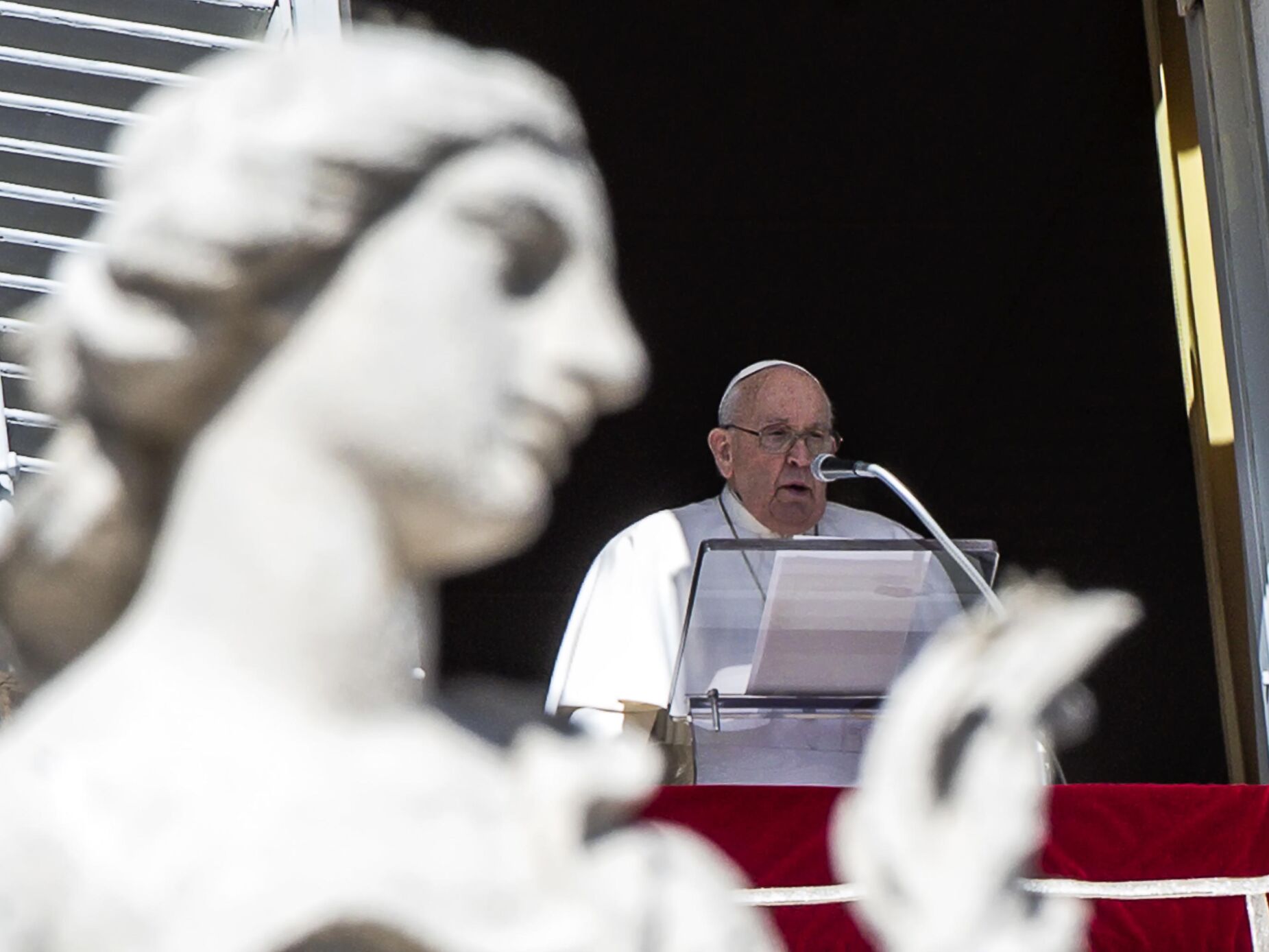 Vaticano diz que teoria de género e "barrigas de aluguer" violam a dignidade humana