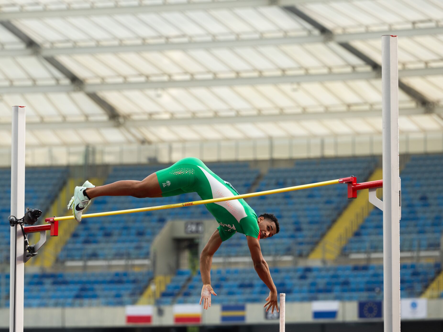 Pedro Buaró obtém marca de qualificação olímpica no salto com vara