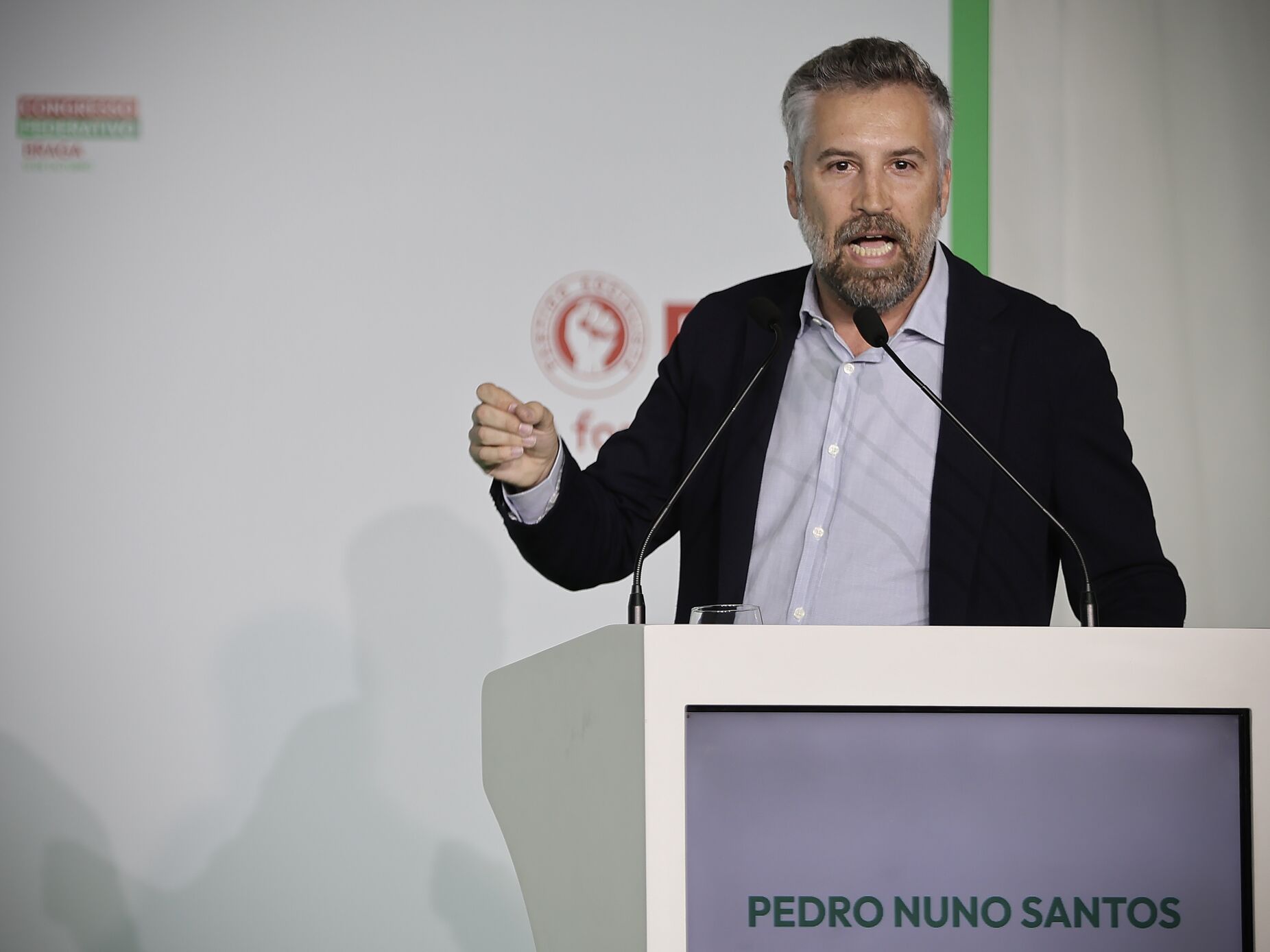 Pedro Nuno Santos considera que direita em Portugal "não é de confiança"