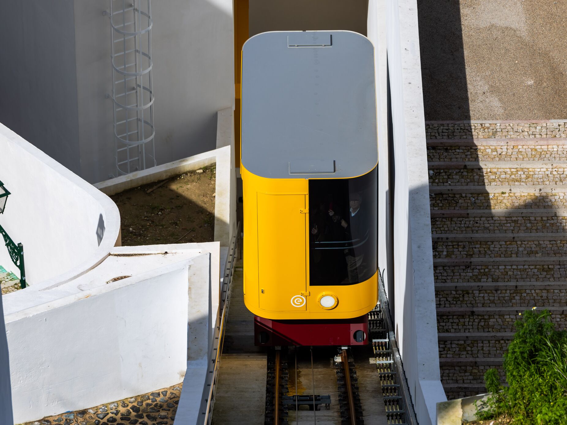 Funicular da Graça em Lisboa inaugurado 15 anos depois do início da construção