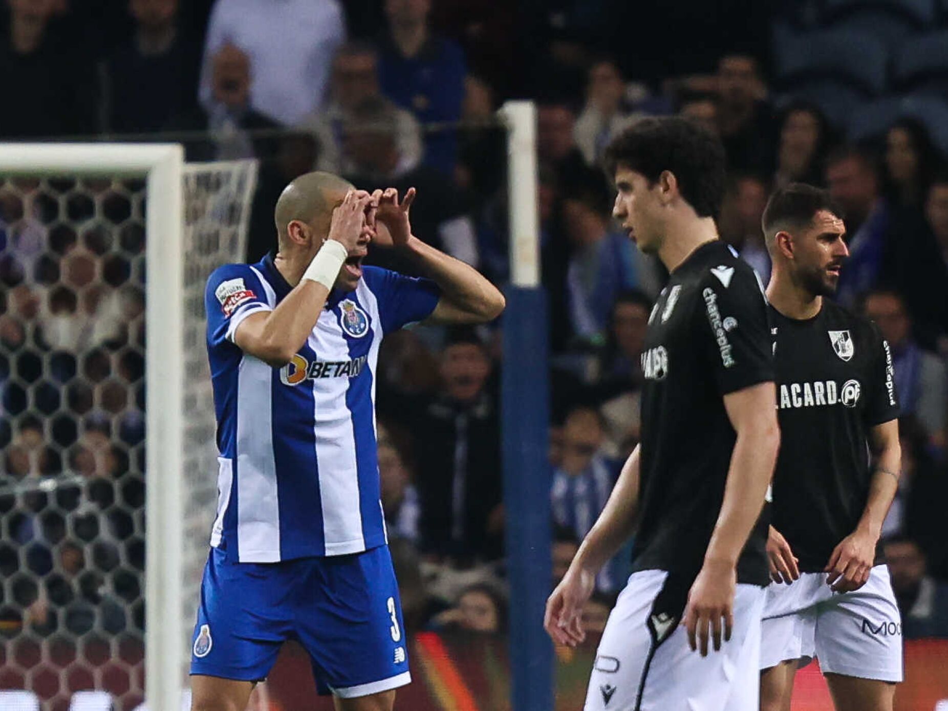 Vitória de Guimarães vence no Dragão e aproxima-se do FC Porto