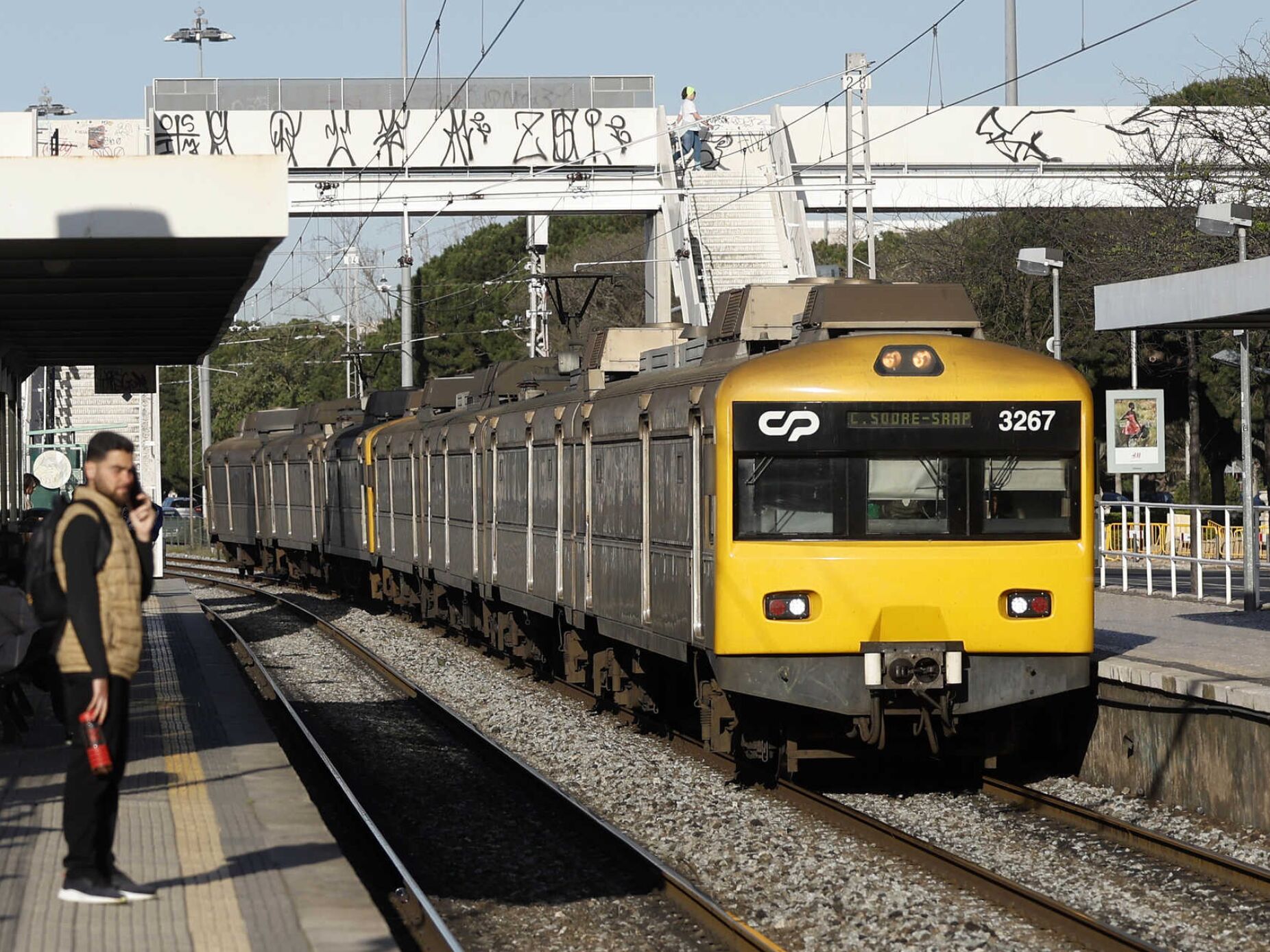 Passe ferroviário de 20 euros entra hoje em vigor