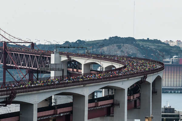 Vom Rand bis zur Brücke des 25. April.  Verkehrsbeschränkungen aufgrund des Lissabon-Halbmarathons