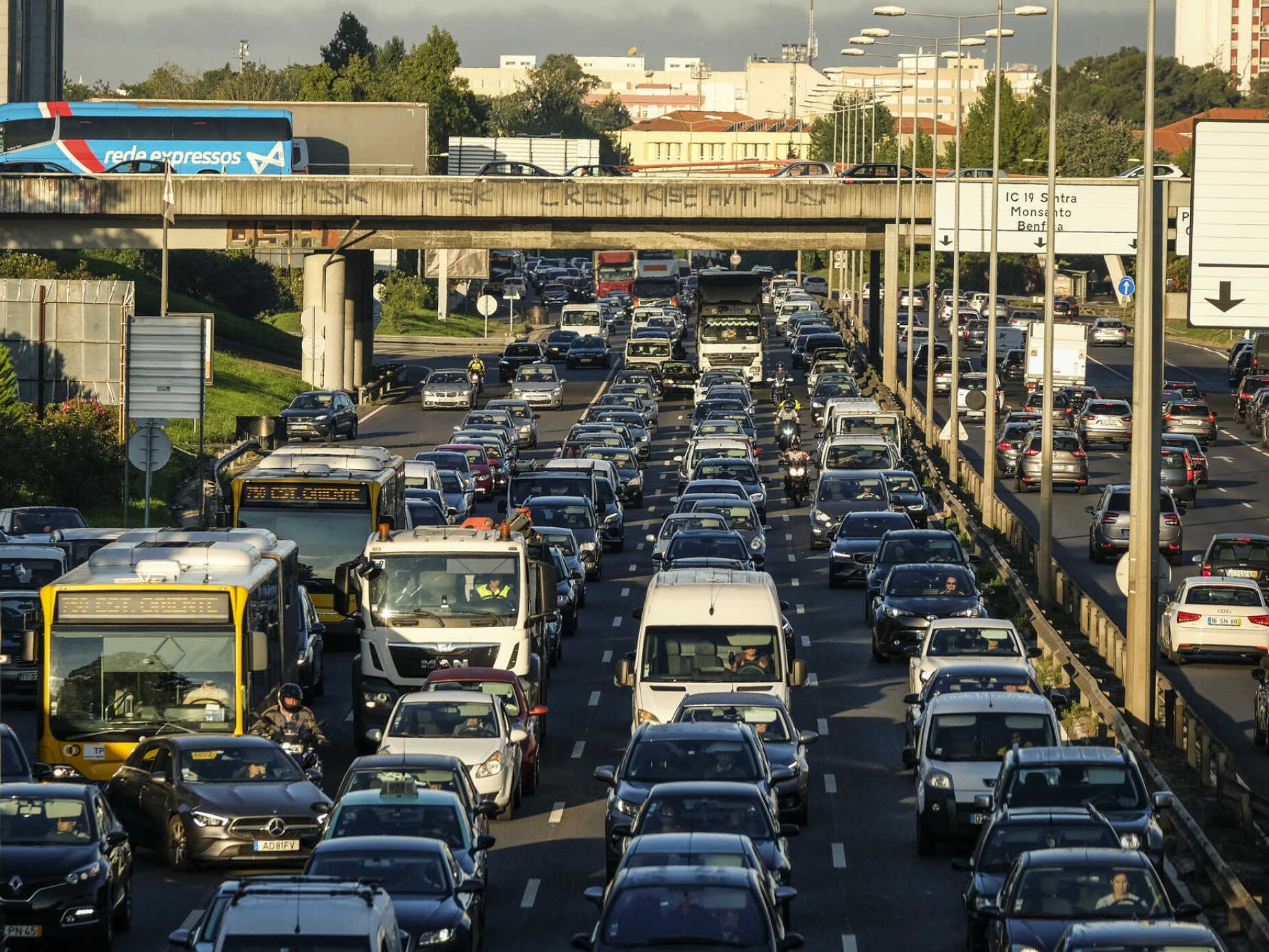 Comissão ameaça processar Portugal por atraso nas regras do seguro automóvel