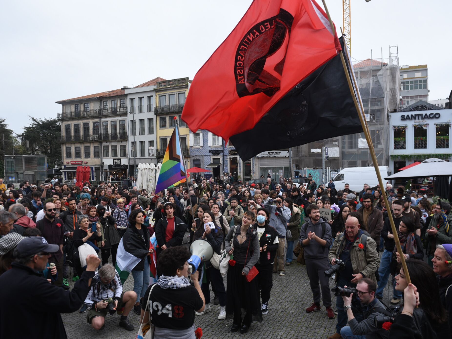 "Não passarão!" Antifascistas superam manif de nacionalistas no Porto