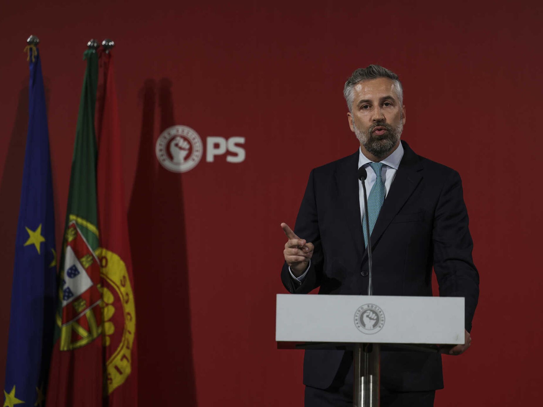 PS justifica abstenção com incertezas eleitorais e pressiona Montenegro com 7 prioridades