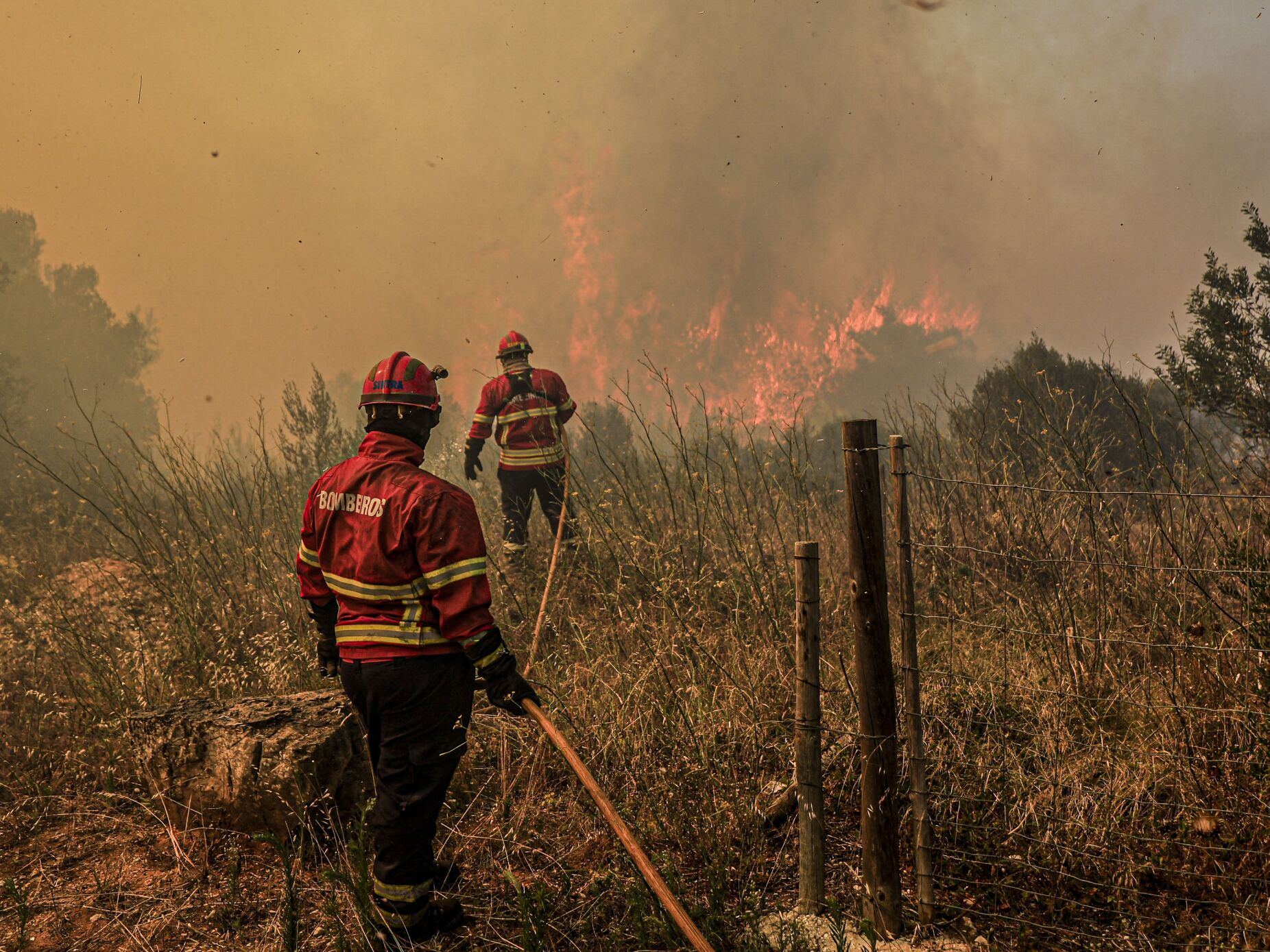 Semana crítica de fogos. Governo vai pagar bónus de 25% a mais de cinco mil bombeiros