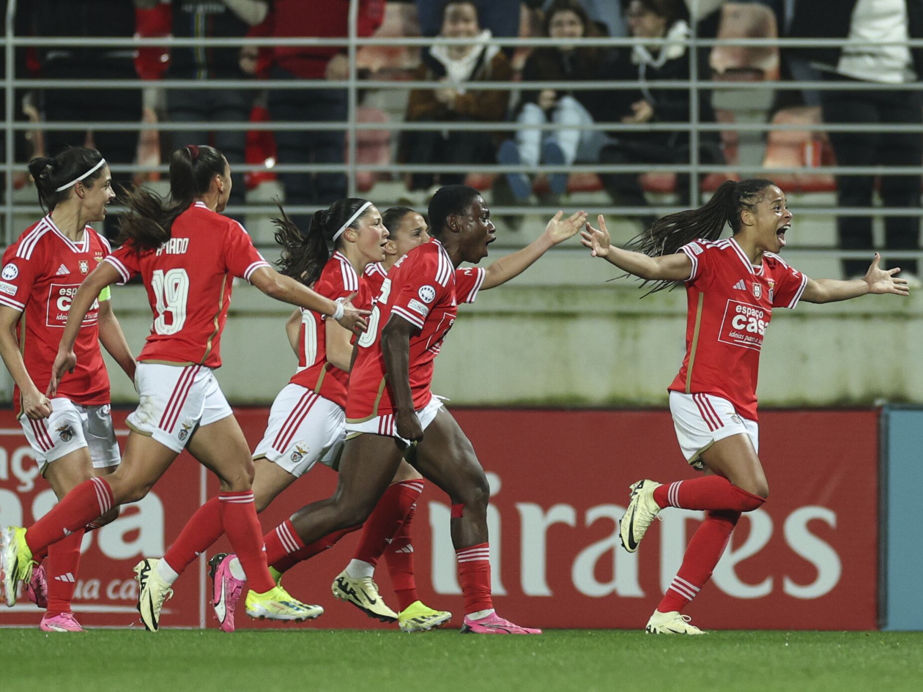 Benfica defronta francesas do Lyon nos quartos da Liga dos Campeões feminina