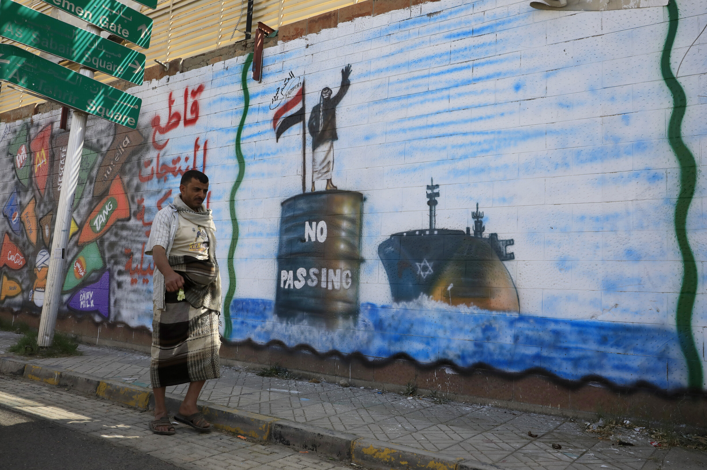 Die Houthis greifen zwei amerikanische Schiffe an und behaupten, ein britisches Schiff versenkt zu haben