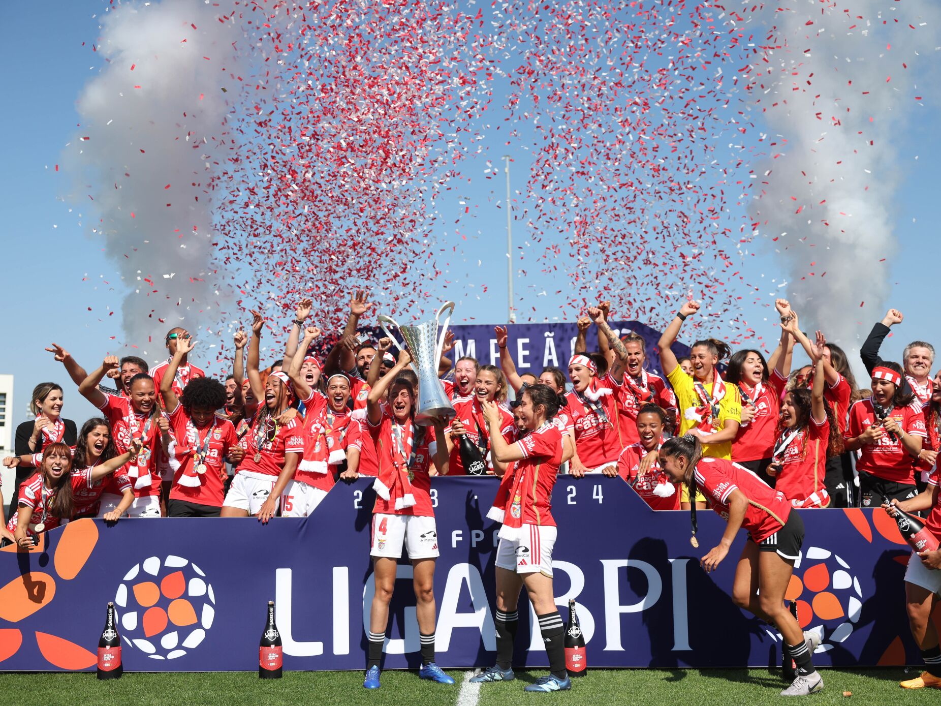 Benfica ainda sofreu mas é tetracampeão de futebol feminino