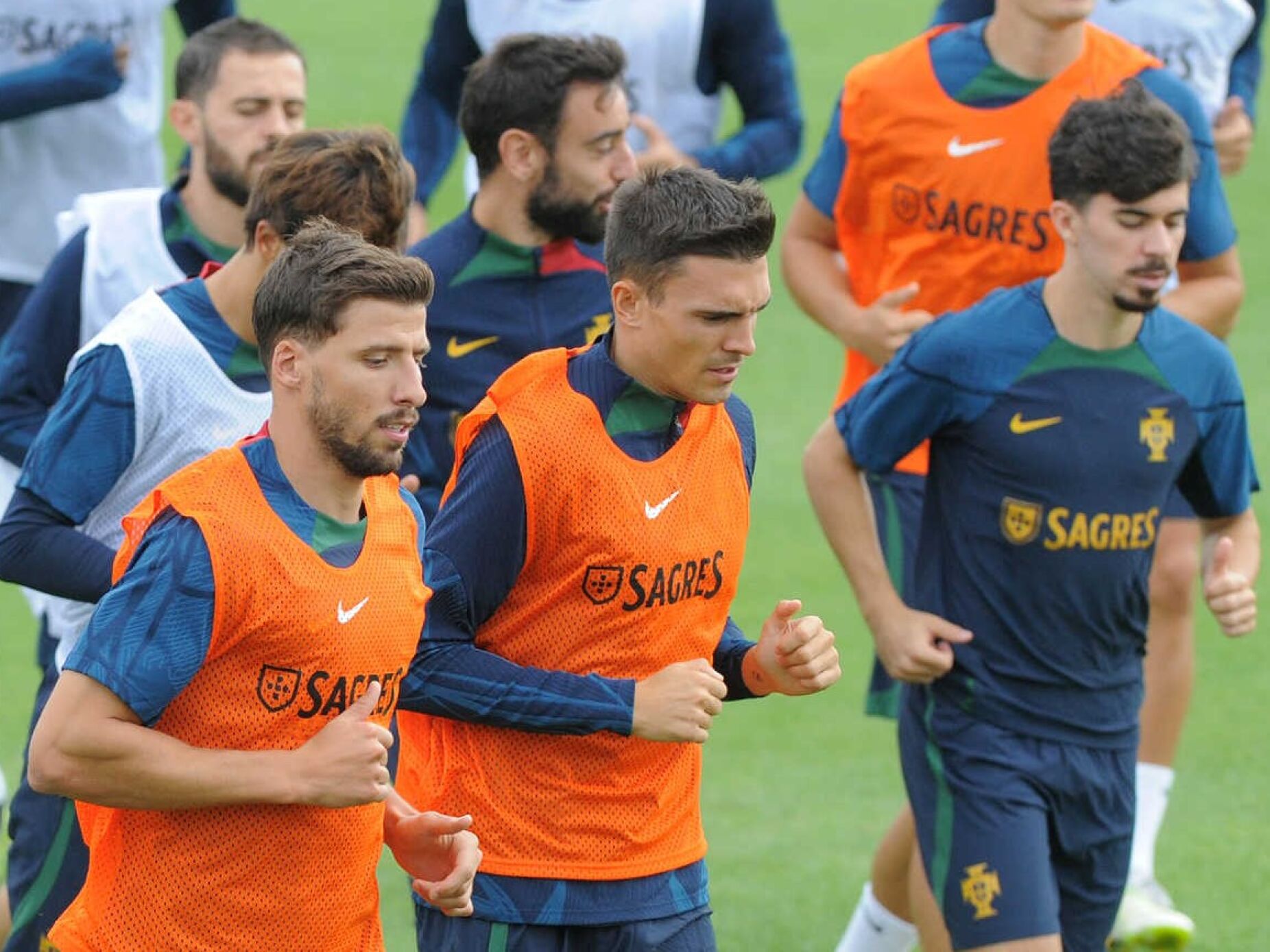 Rúben Dias e Vitinha nomeados para a Bola de Ouro. João Neves, Diogo Costa e Filipa Patão também distinguidos