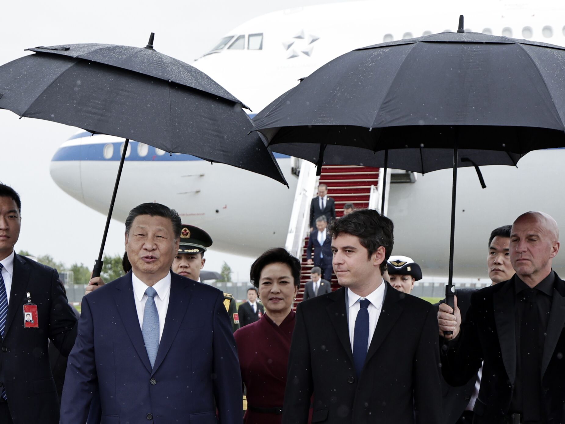 Xi na Europa para defender laços com a Rússia e tentar acalmar a UE