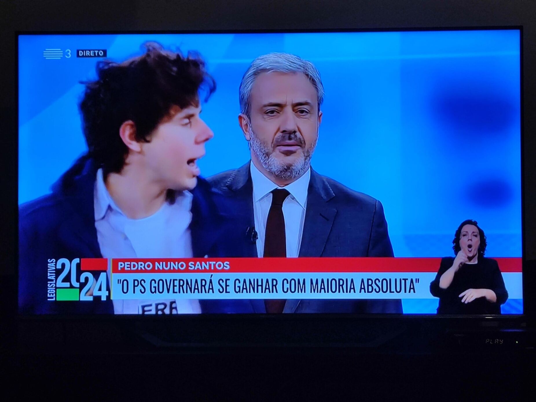 Ativistas interrompem debate eleitoral. "Travar a crise climática não está na mesa de voto"