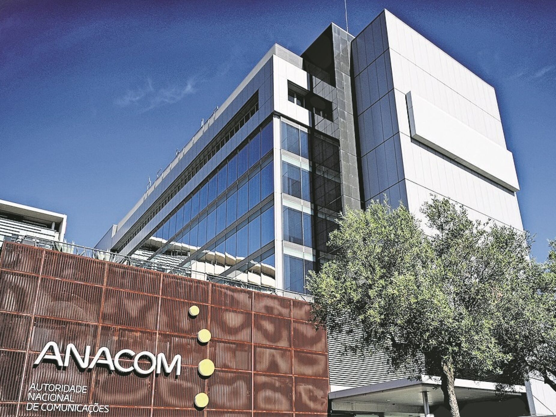 Litigância reduz para 9,6 milhões lucro a entregar pela Anacom ao Estado