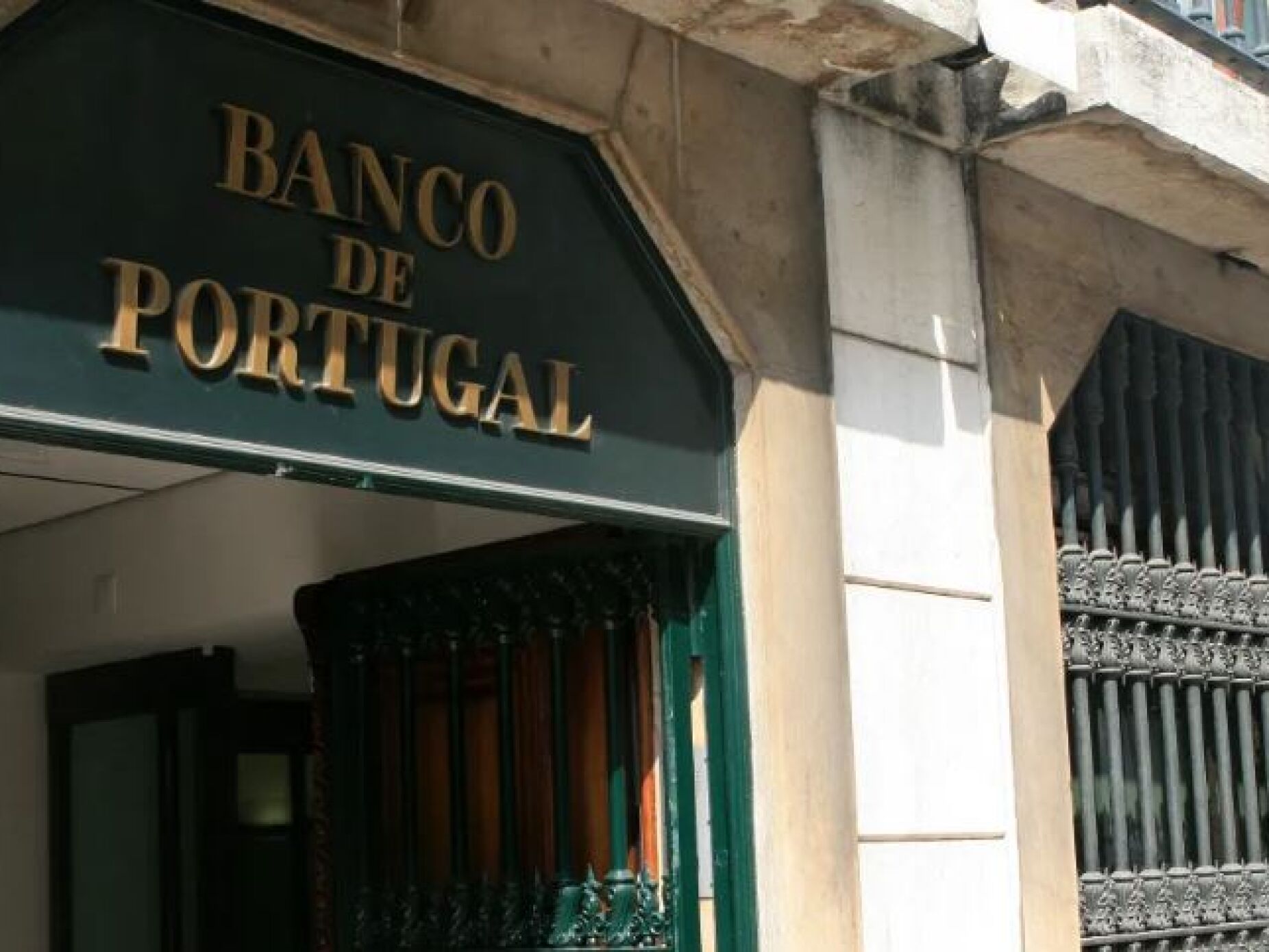 Banco de Portugal alerta para duas entidades sem habilitação para exercer atividades financeiras