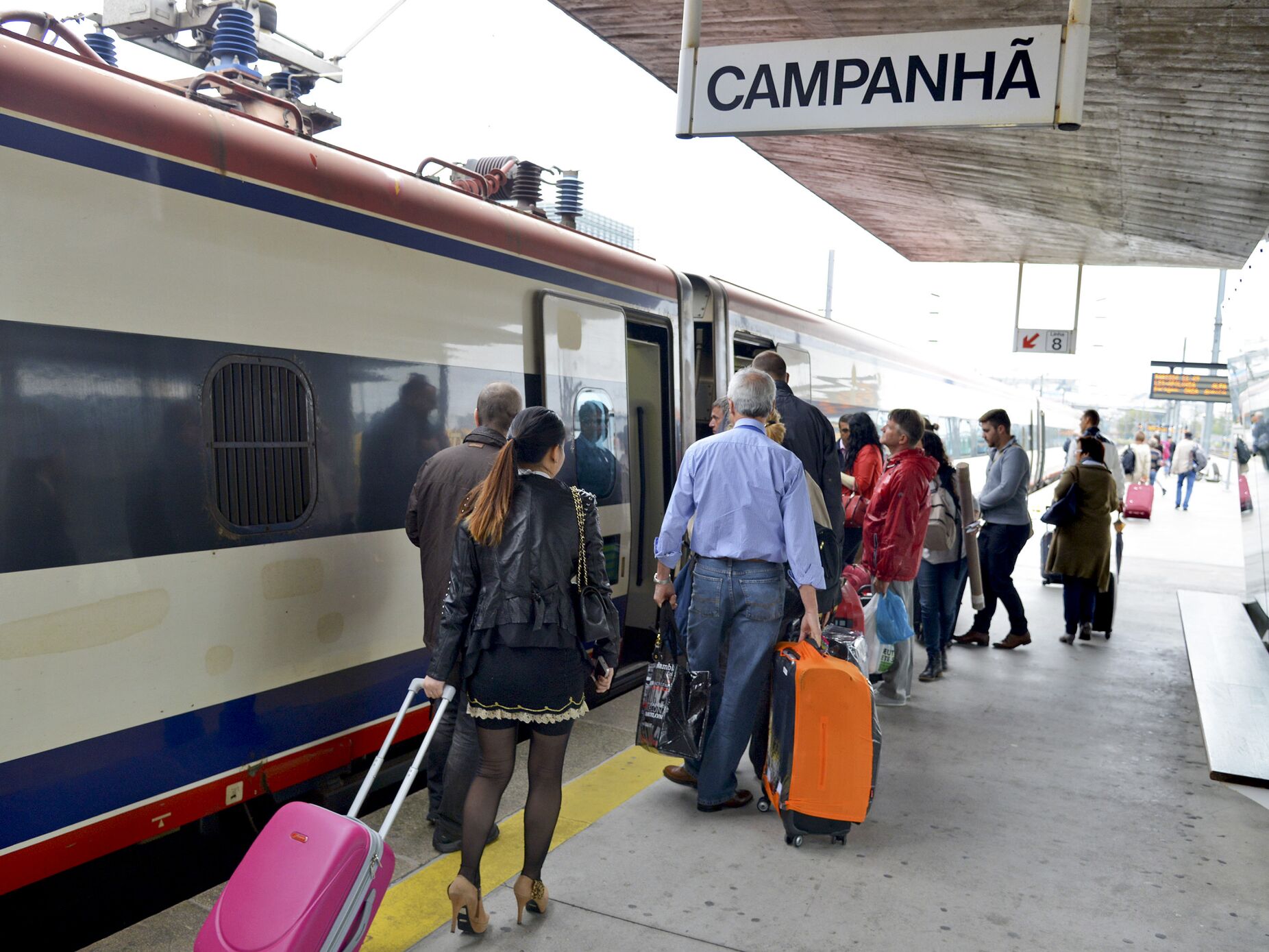 Comboio Lisboa-Porto recupera dez minutos a partir de domingo