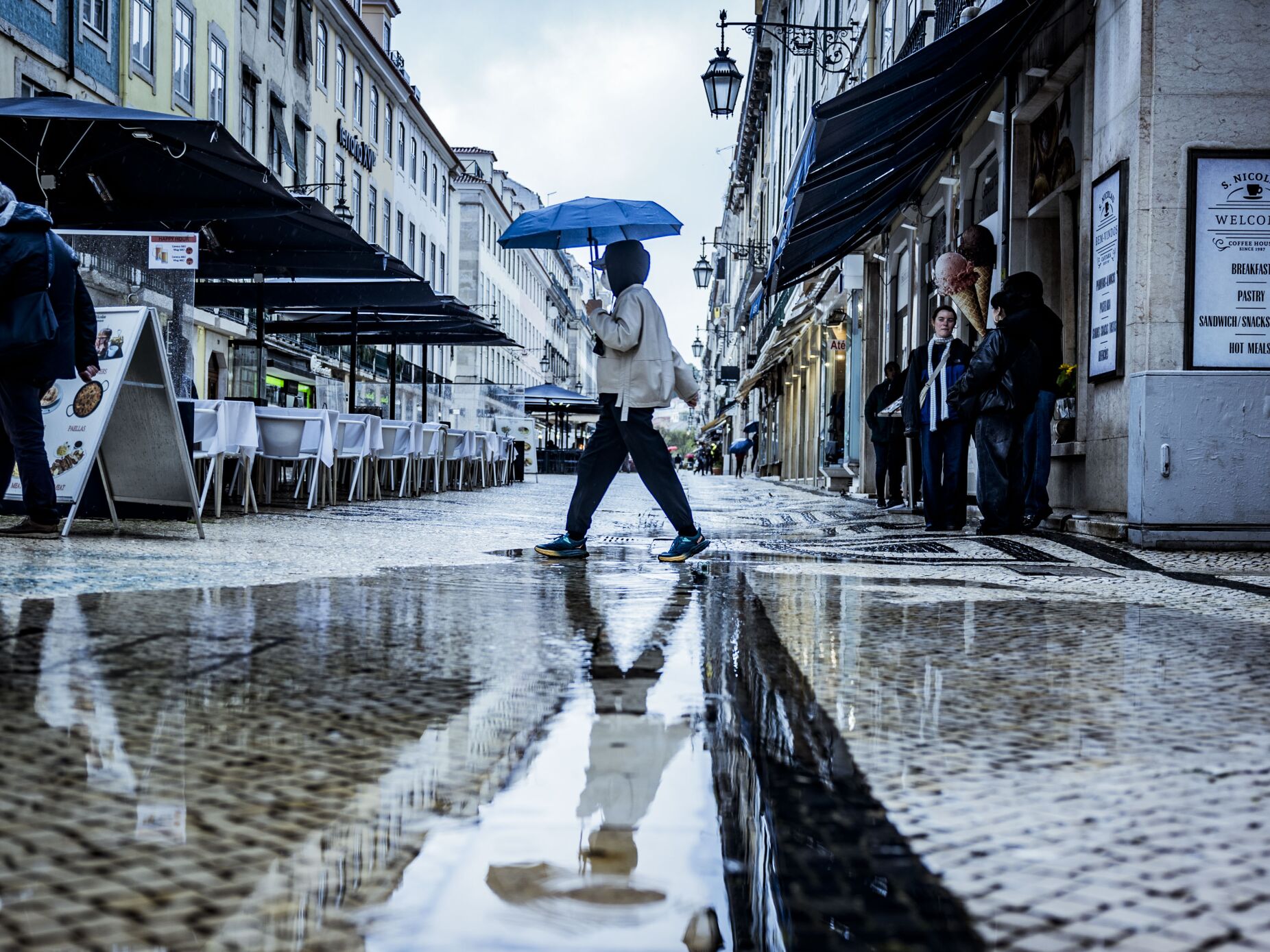 Portugal continental com quase 900 ocorrências. Ruas alagadas em Lisboa devido ao mau tempo