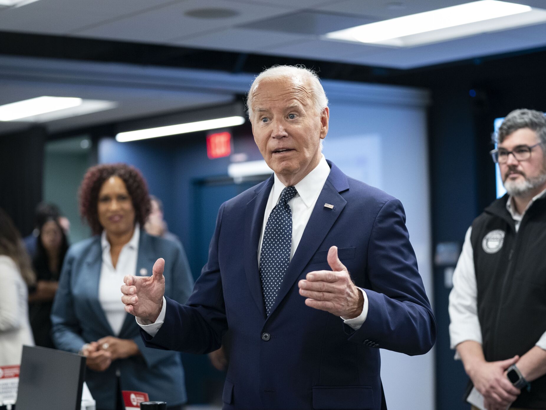 Biden diz que cansaço prejudicou prestação no debate com Trump