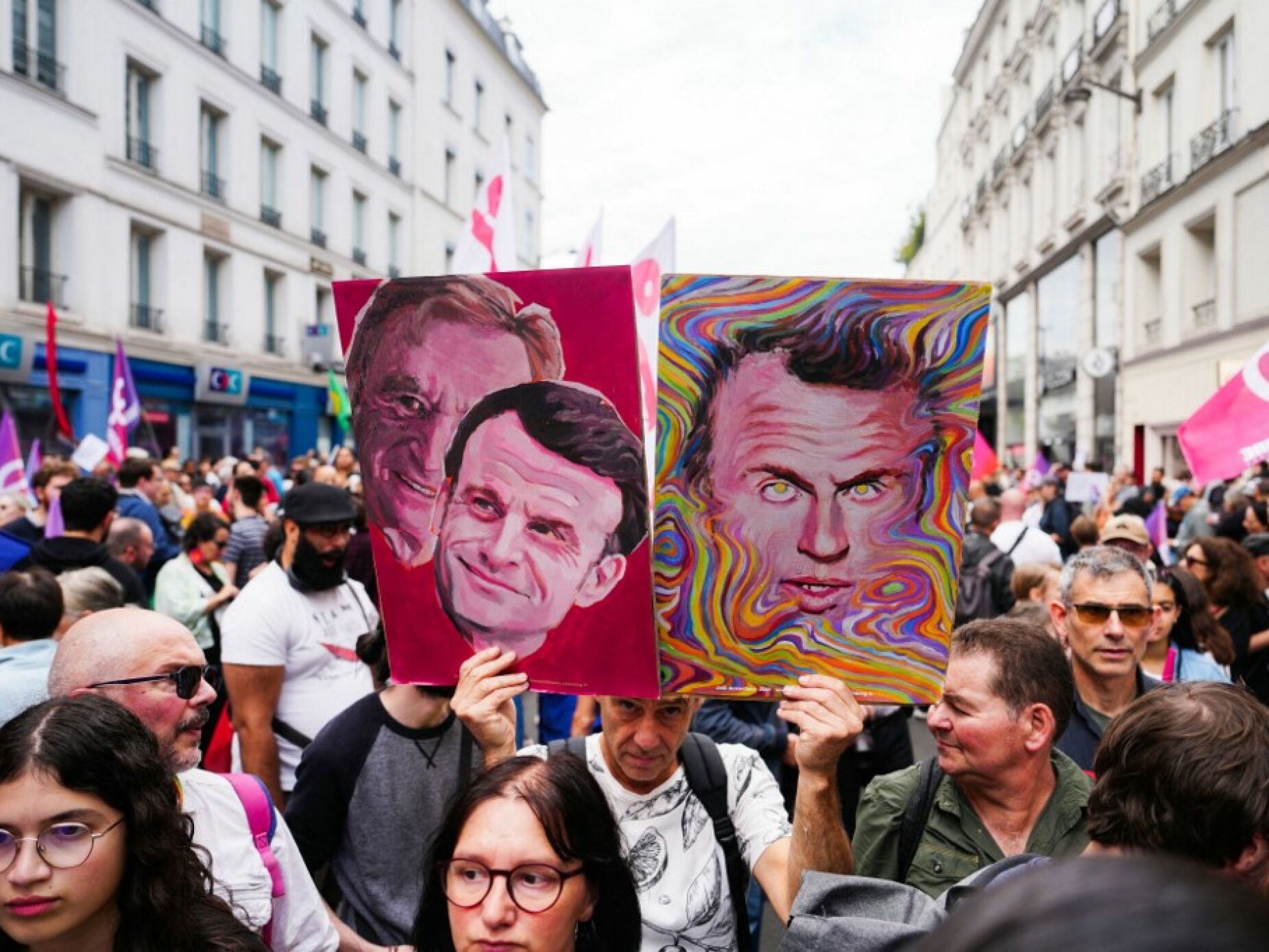 Manifestação contra o "Governo Macron-Barnier" em Paris junta milhares de franceses