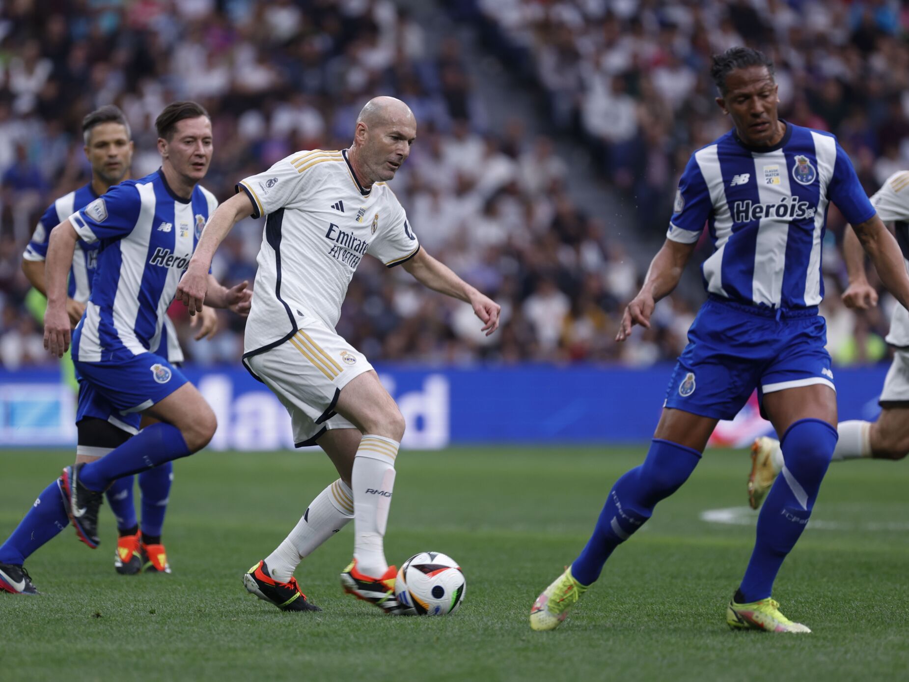 FC Porto vintage vence lendas do Real Madrid