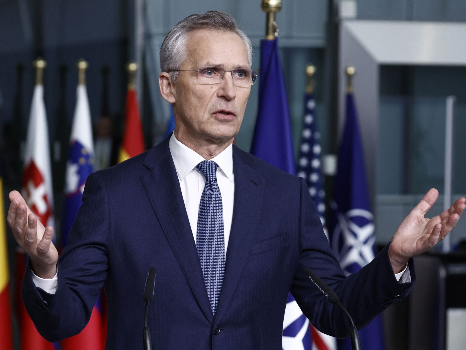 NATO está "maior e mais forte" com Suécia e "mais perto" da Ucrânia, diz Stoltenberg