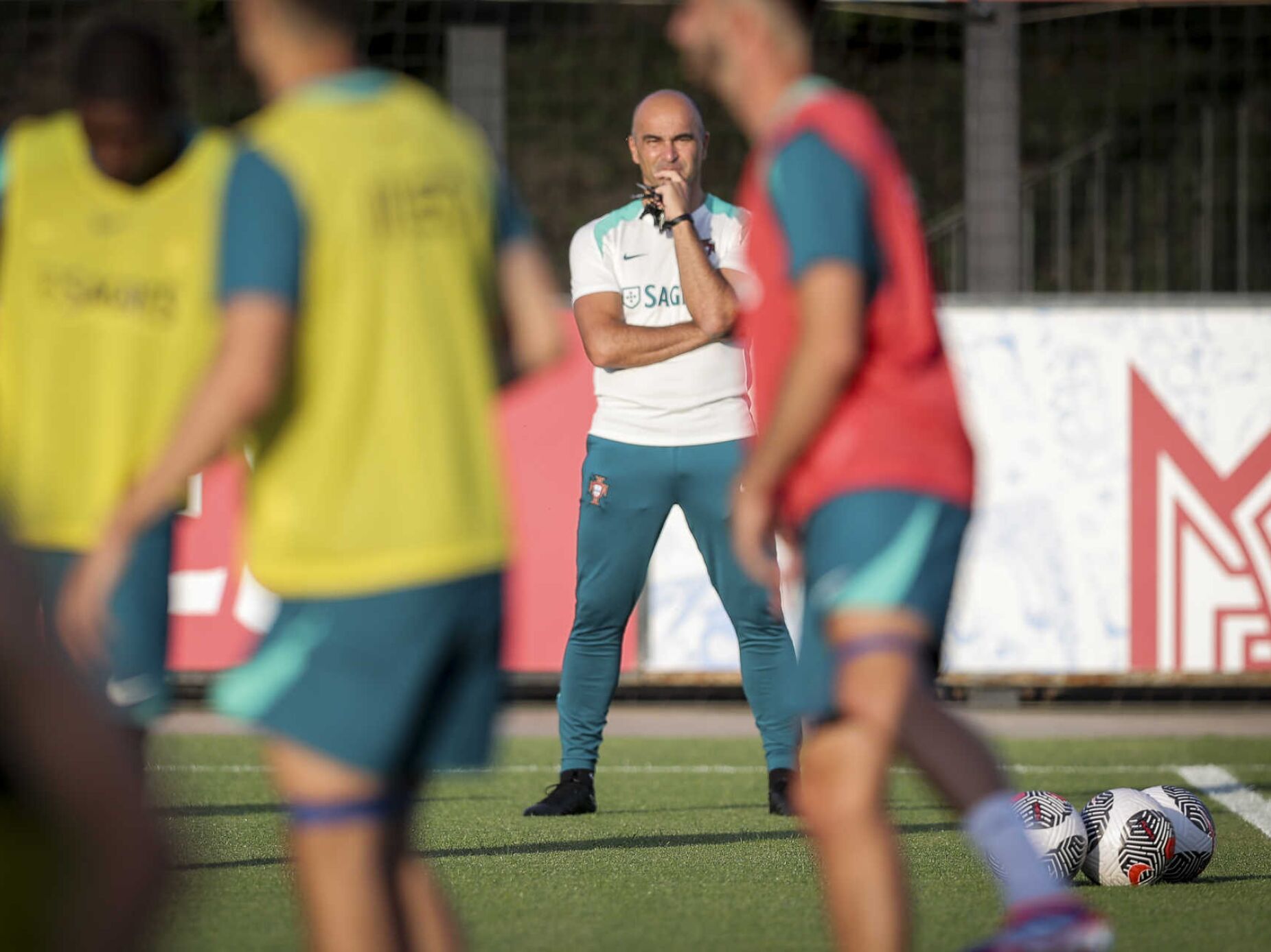 Malapata das lesões atrapalha Roberto Martínez. Matheus Nunes no lugar de Otávio