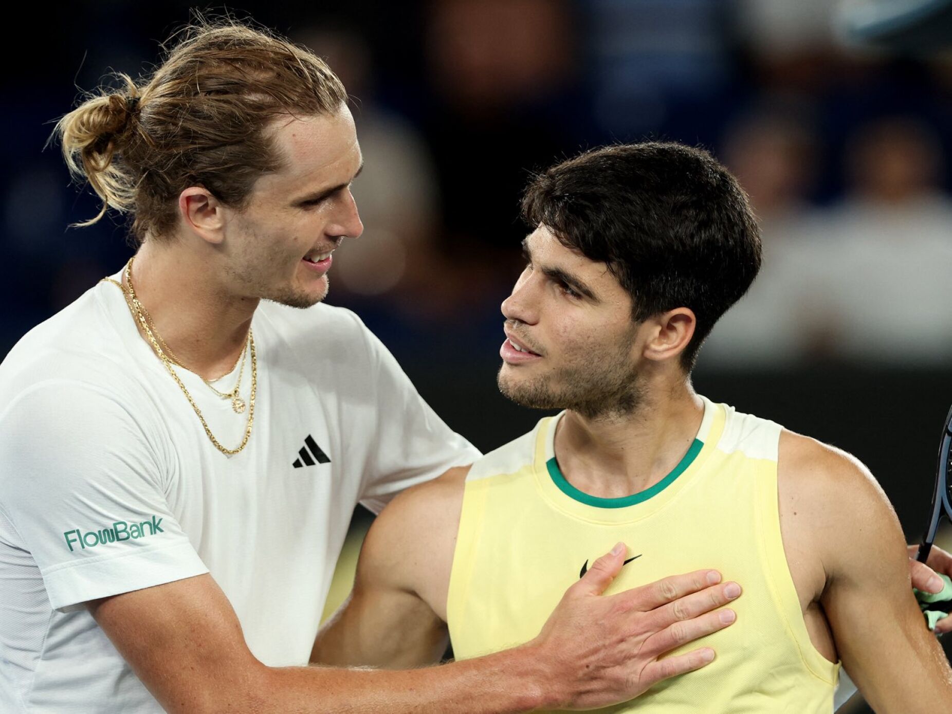 Zverev quase perfeito trava reviravolta de Alcaraz