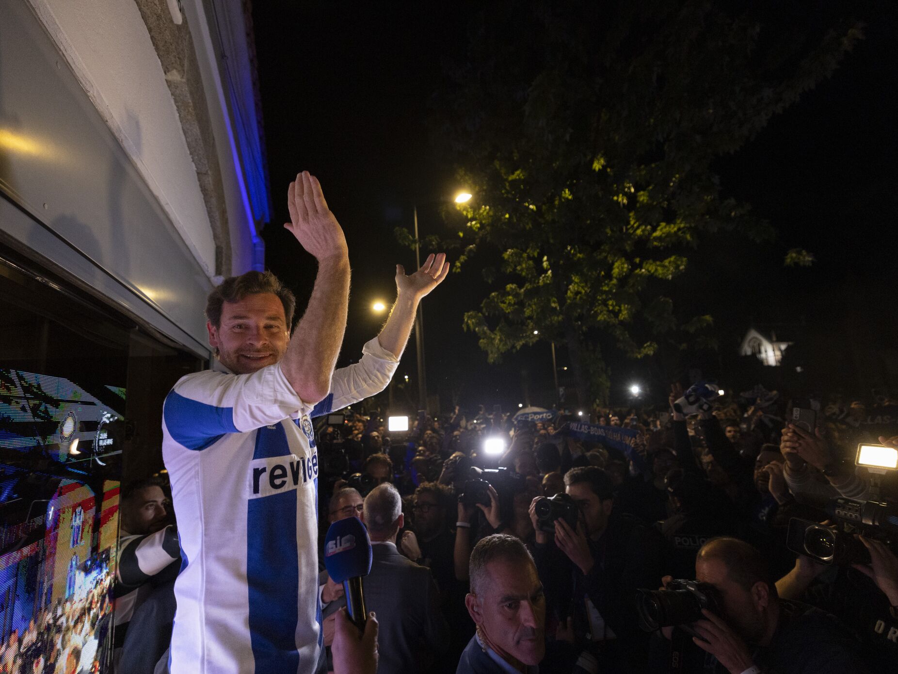 André Villas-Boas eleito com 80% dos votos: "O FC Porto está livre de novo"