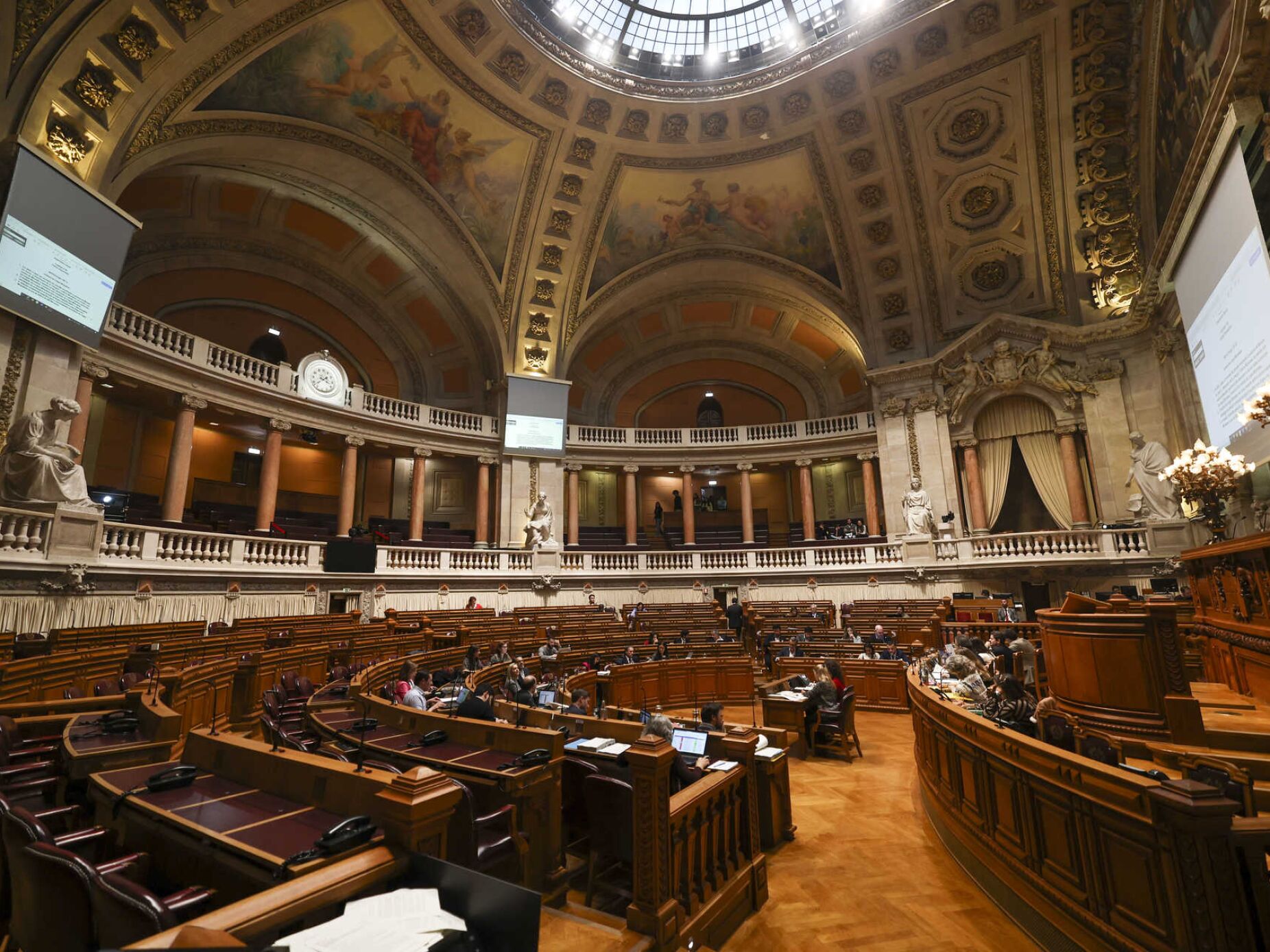 Primeira sessão plenária da XVI legislatura deverá realizar-se na próxima terça-feira