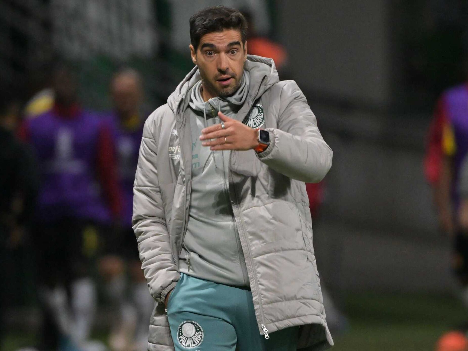 Palmeiras acusa dirigente do São Paulo de "declarações xenófobas" contra Abel Ferreira