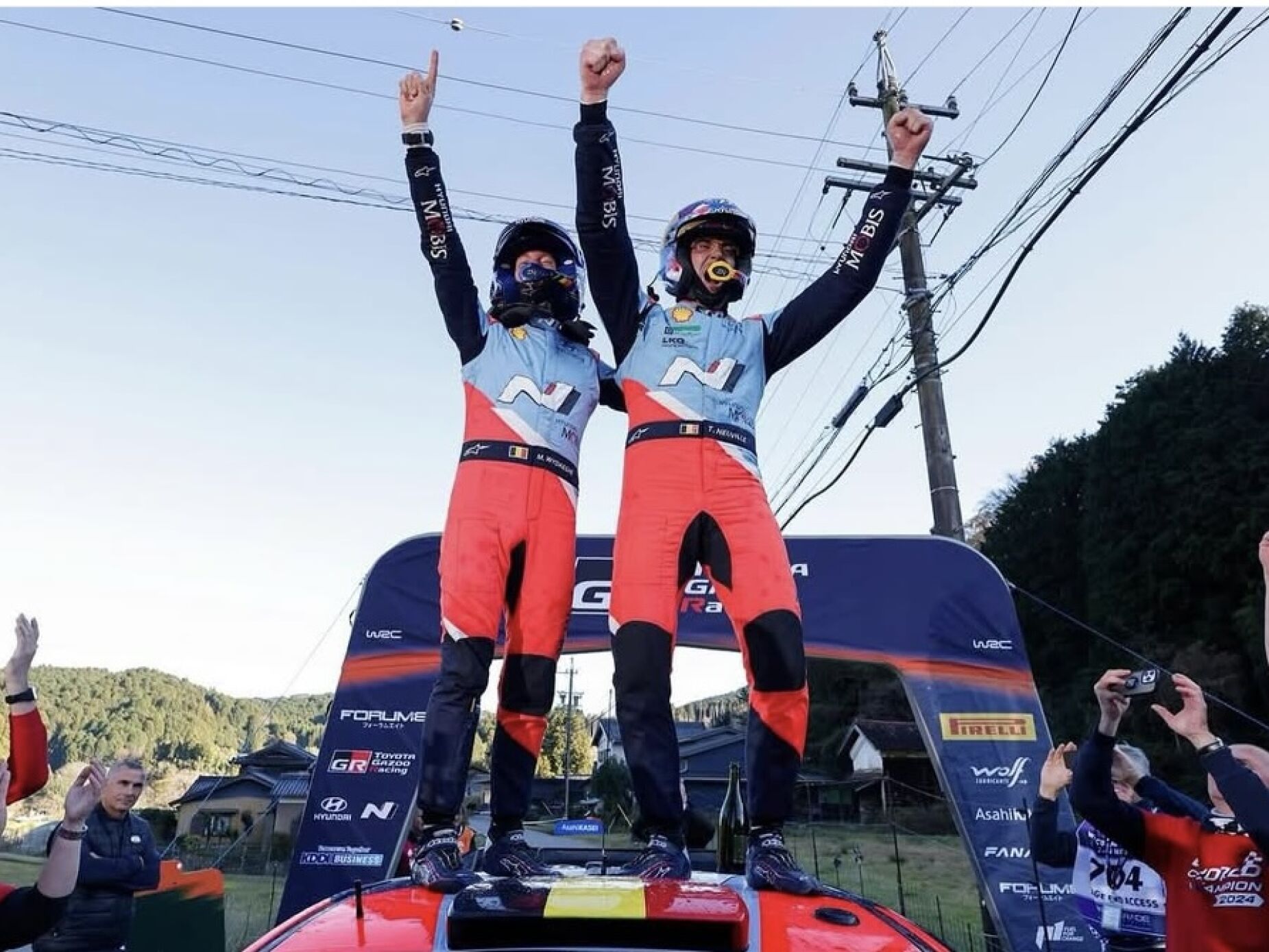 À quinta foi de vez. Thierry Neuville é campeão do mundo de ralis aos 36 anos