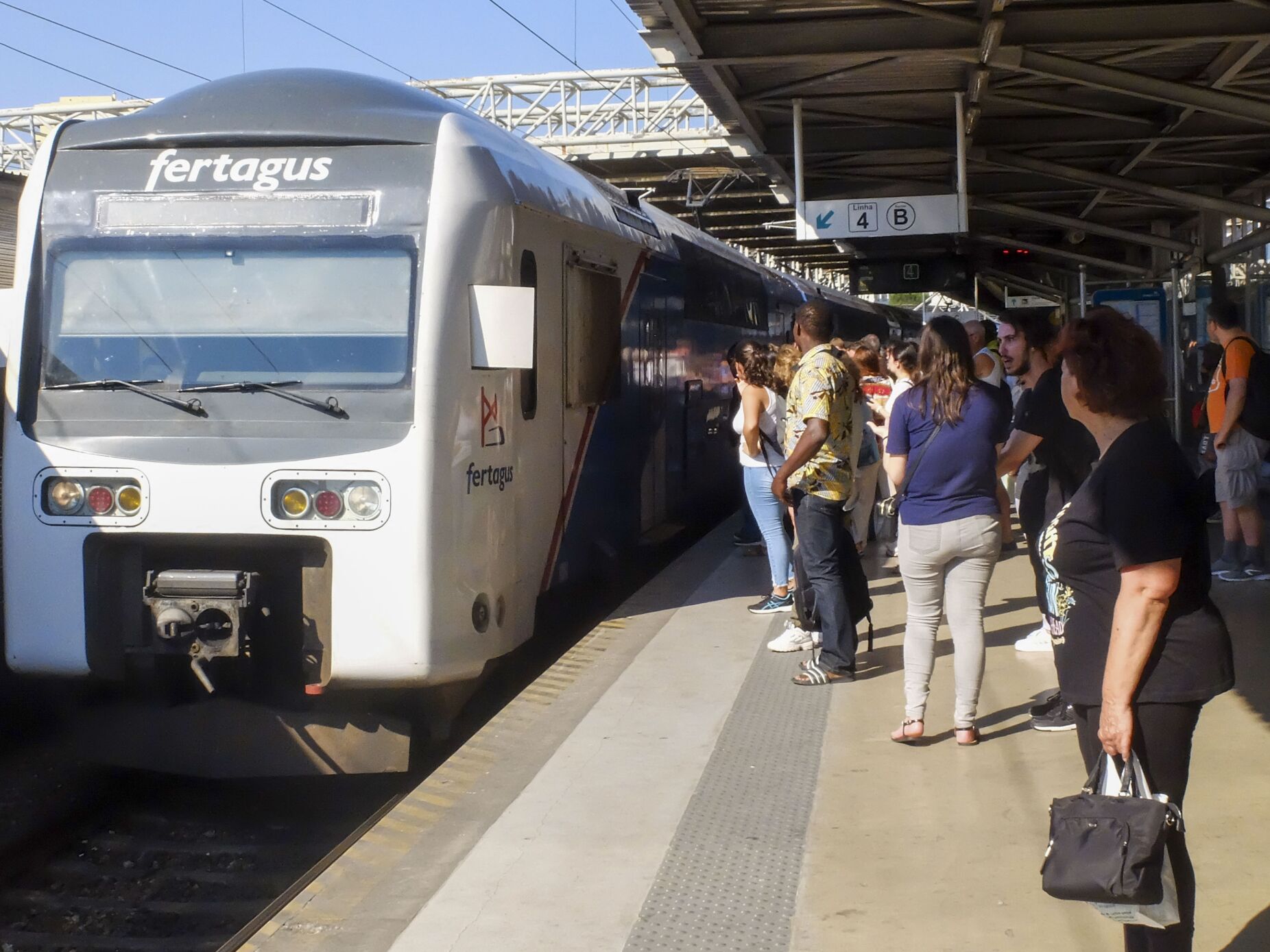 Governo alarga concessão da Fertagus e garante comboios de 20 em 20 minutos entre Setúbal e Lisboa