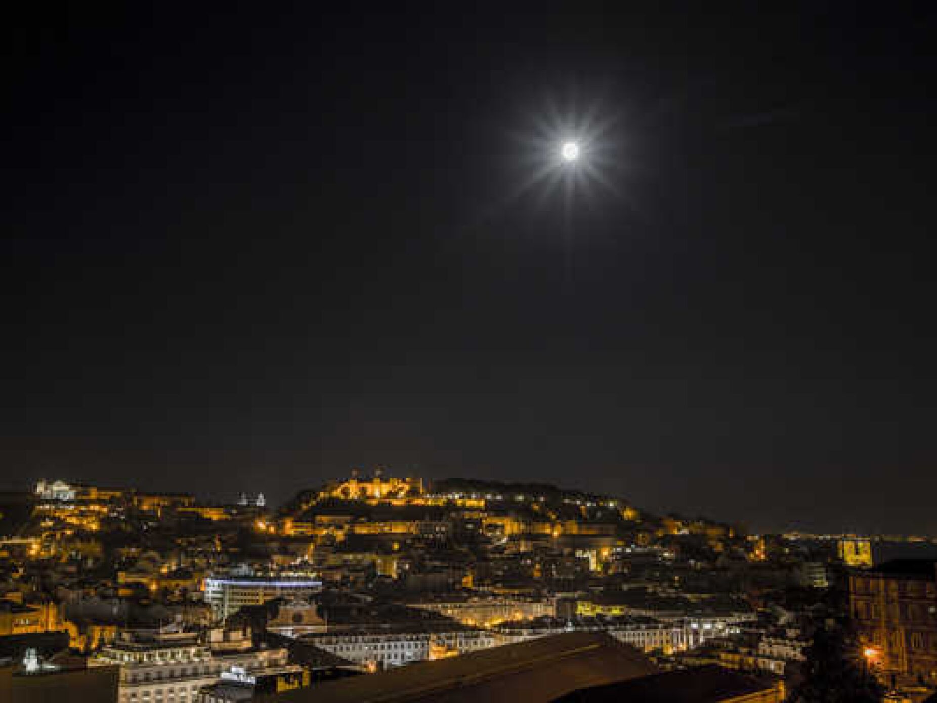 Logo à noite vai poder ver a última super-Lua de 2024... se as nuvens o permitirem