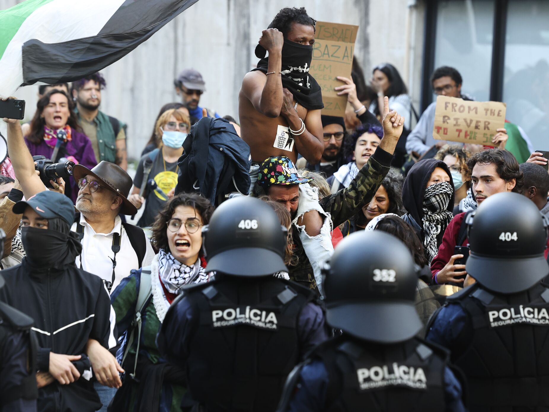 Tensão entre polícia e ativistas pró-Palestina na celebração em Lisboa da fundação de Israel