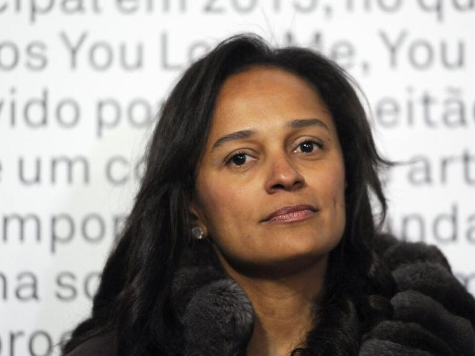 Reino Unido proíbe Isabel dos Santos de entrar no país e congela bens. Empresária critica decisão