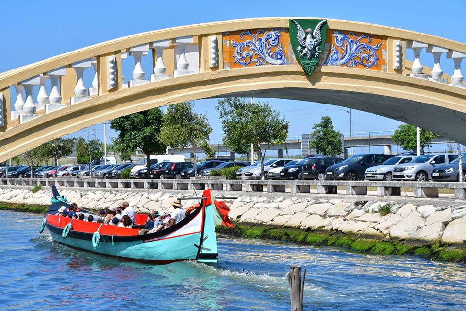 Moliceiro-aveiro-escapadinhas-no-centro-de-portugal