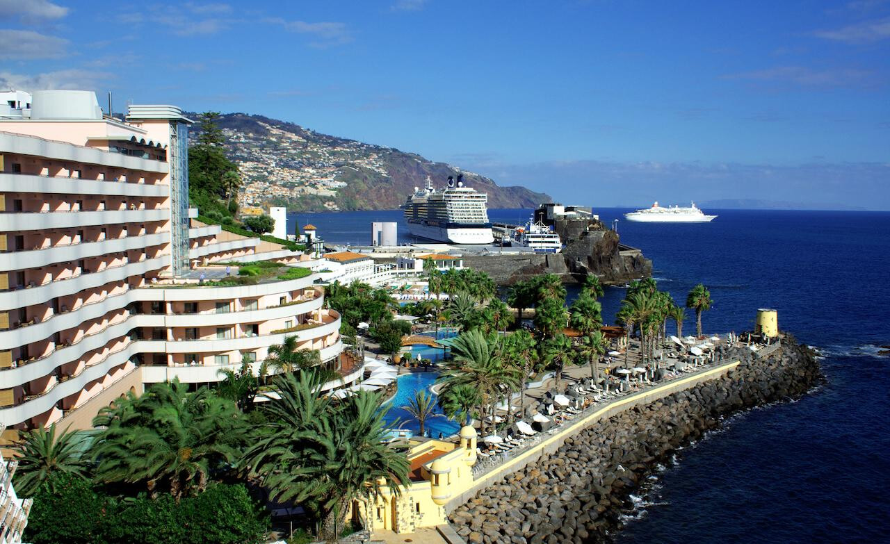 Royal-Savoy-Hotel-melhores-hot&eacute;is-onde-dormir-visitar-a-Madeira
