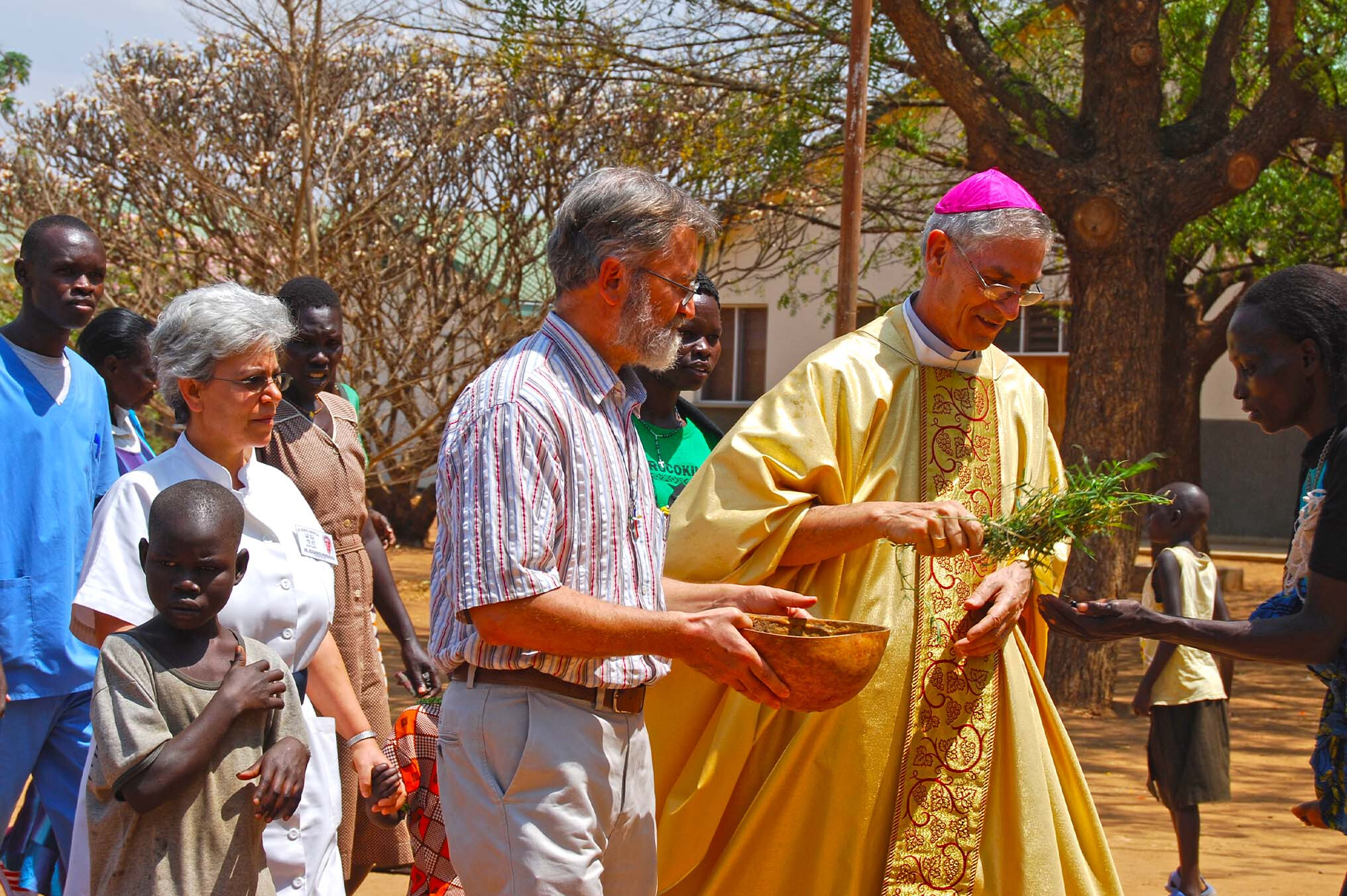 artigos1-familia-comboniana-irmaos-uganda-irmas-combonianas-padres-dom-filippi-leigos-comboni-revista-alemmar
