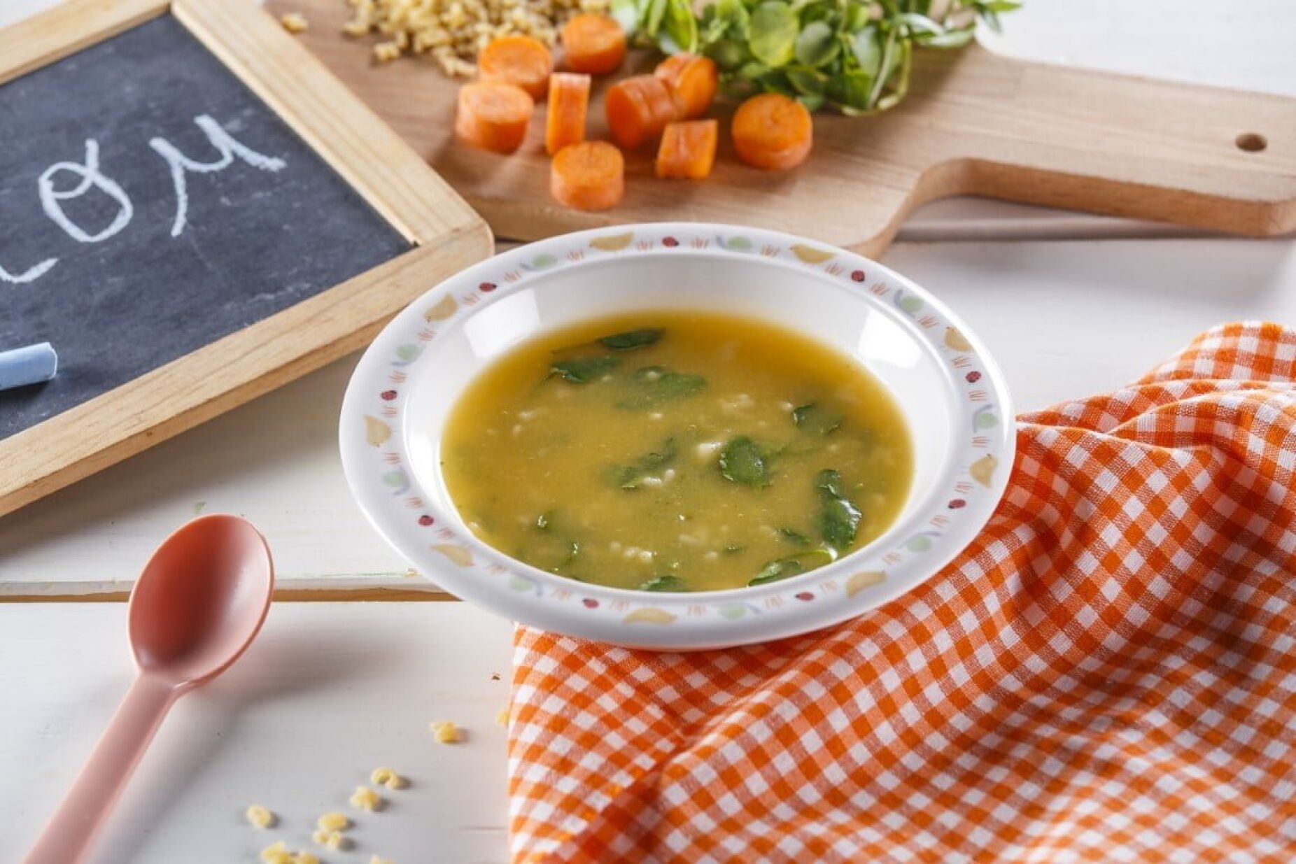 Sopa de legumes com massinhas e agrião  (bebé a partir dos 6 meses)