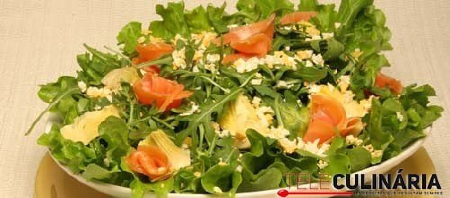 Salada de rúcula com salmão