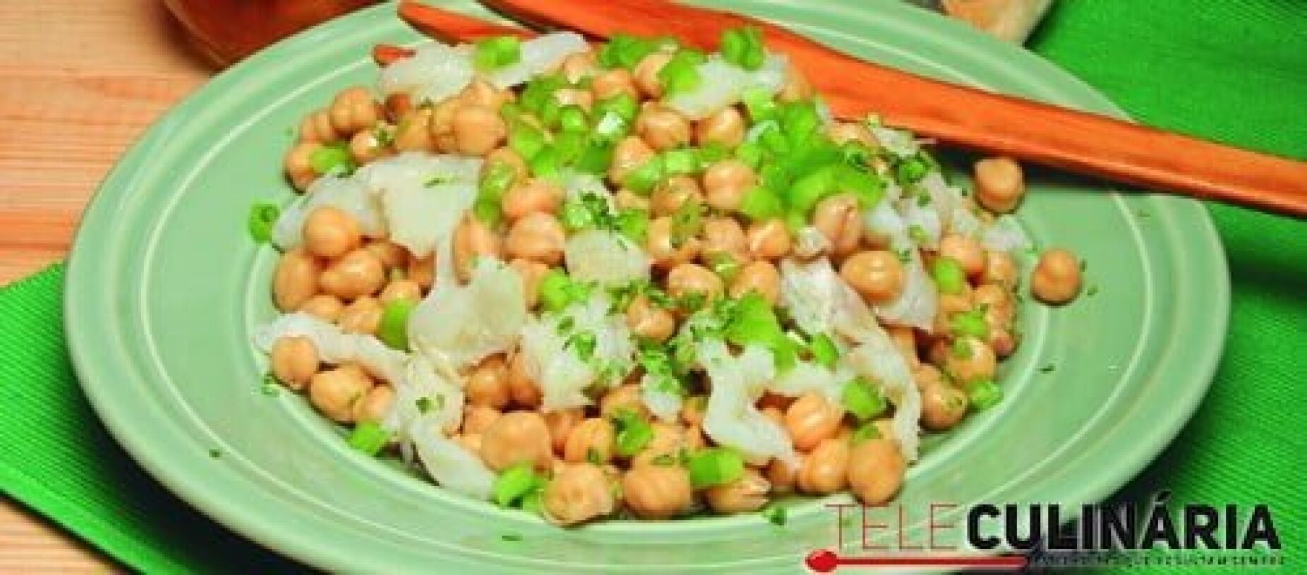 Salada de grão com bacalhau e pimentos