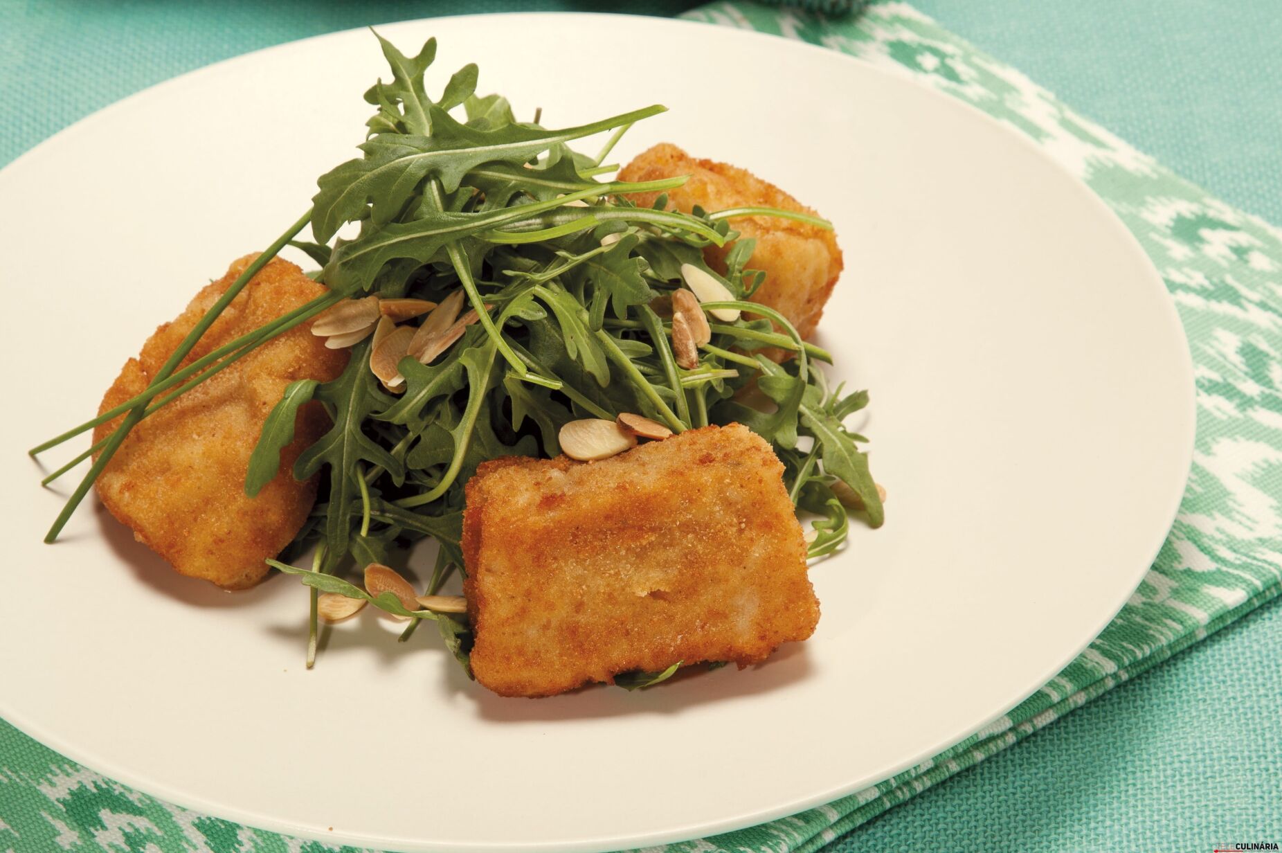 Salada romântica de peixe e rúcula