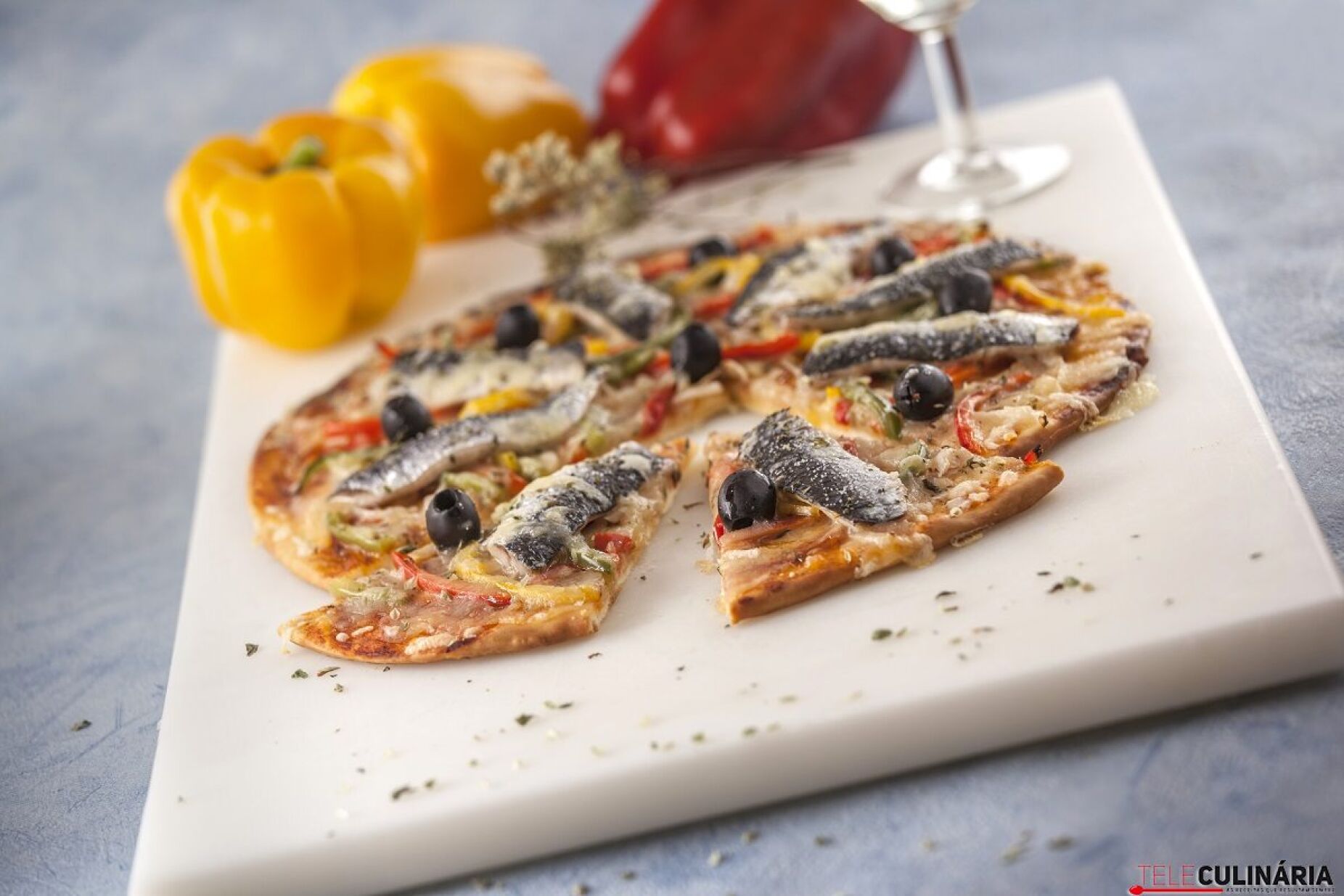 Pizza de sardinha e pimentos