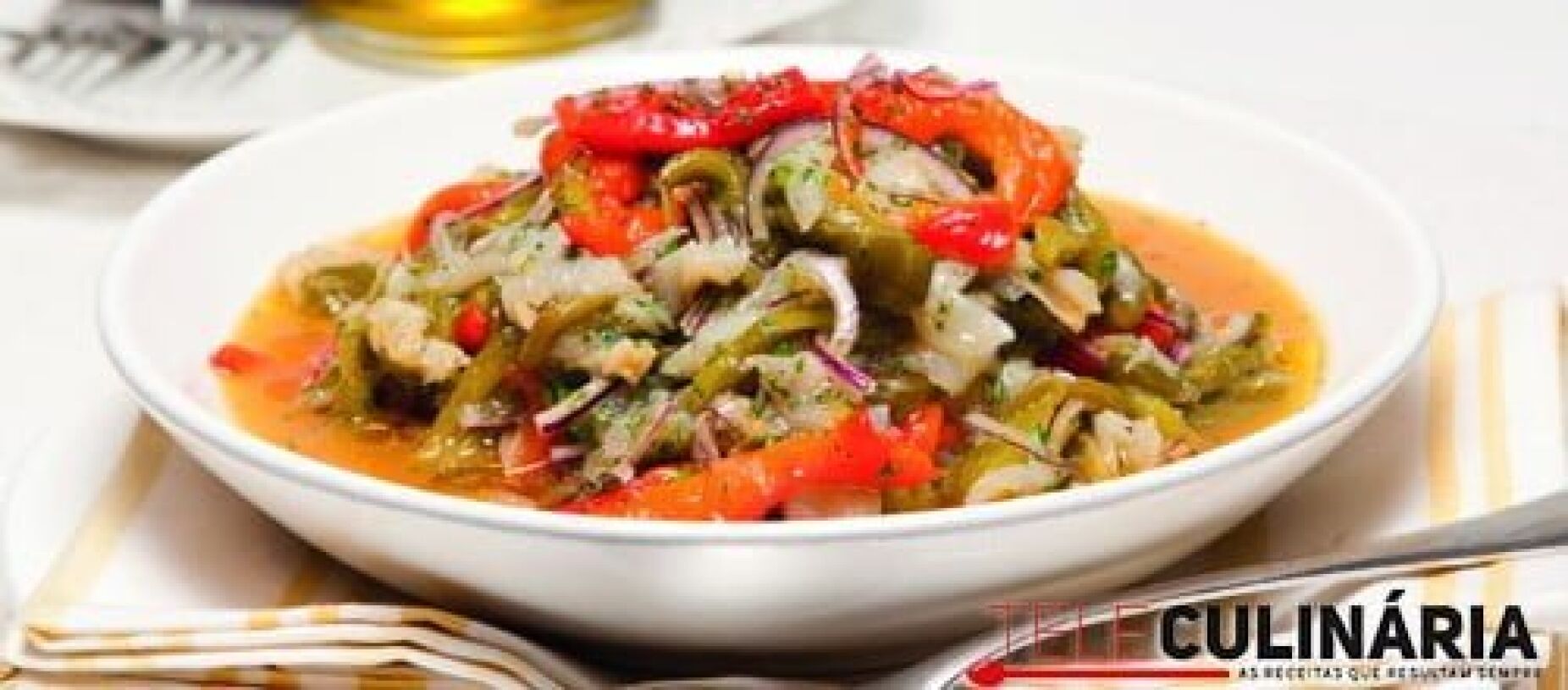Salada de pimentos com bacalhau temperado