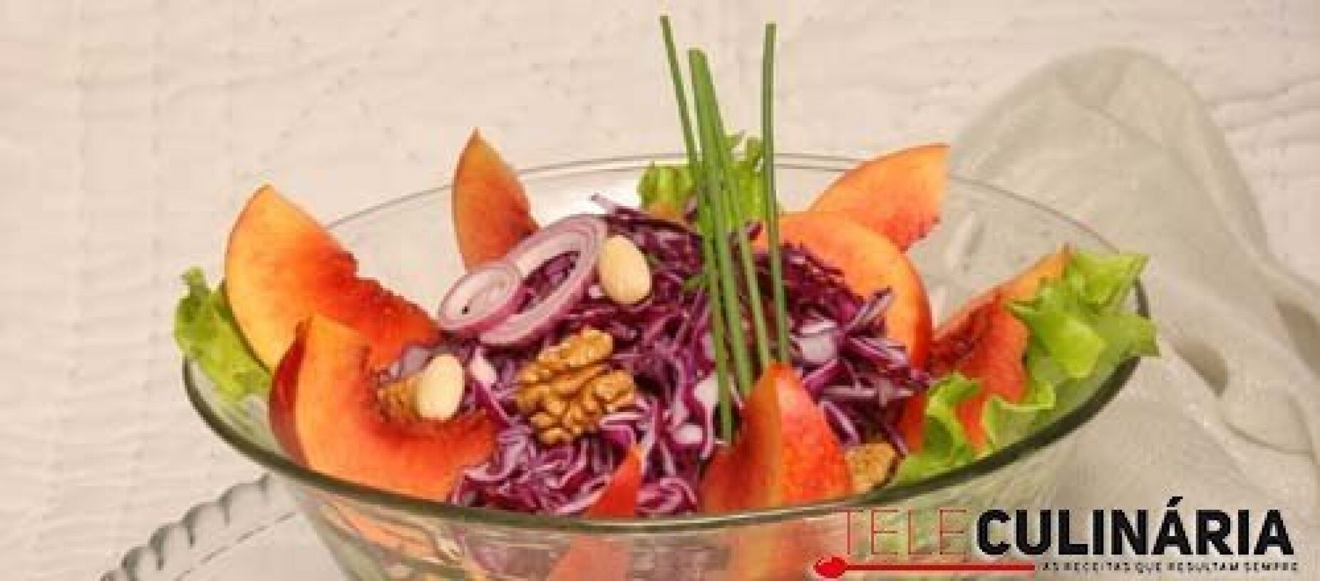 Salada de couve-roxa com pêssego