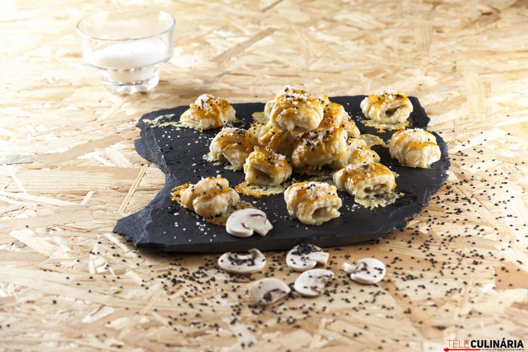 Biscoitos de queijo brie e cogumelos