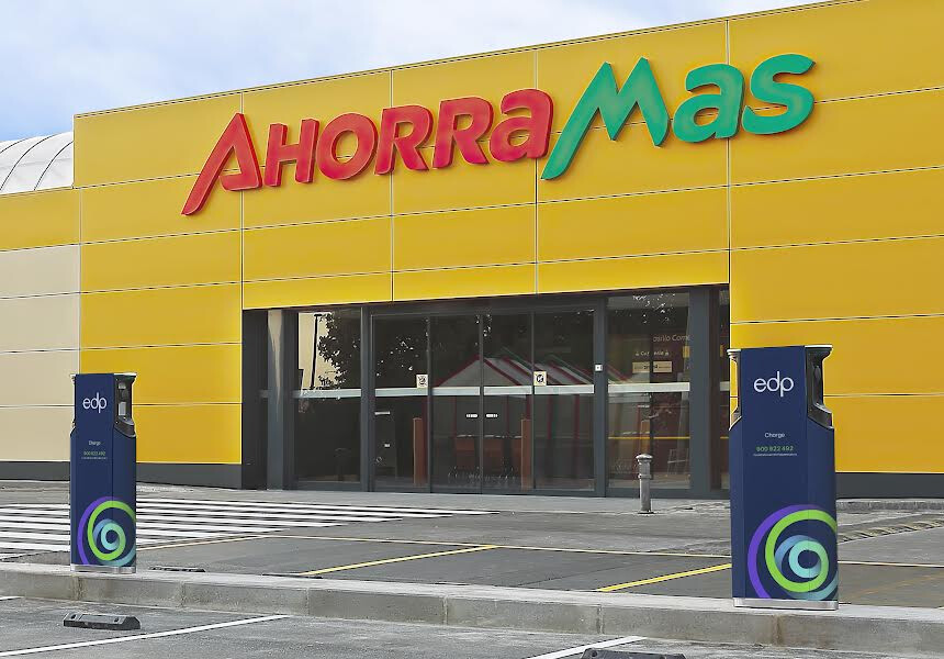 EDP vai instalar 450 postos de carregamento elétricos nos supermercados espanhóis Ahorramas