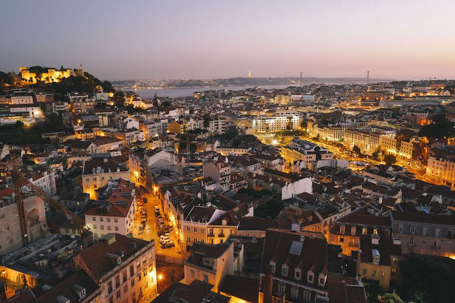 Lisboa poupa 2 milhões com lâmpadas LED e financia  painéis solares aos moradores