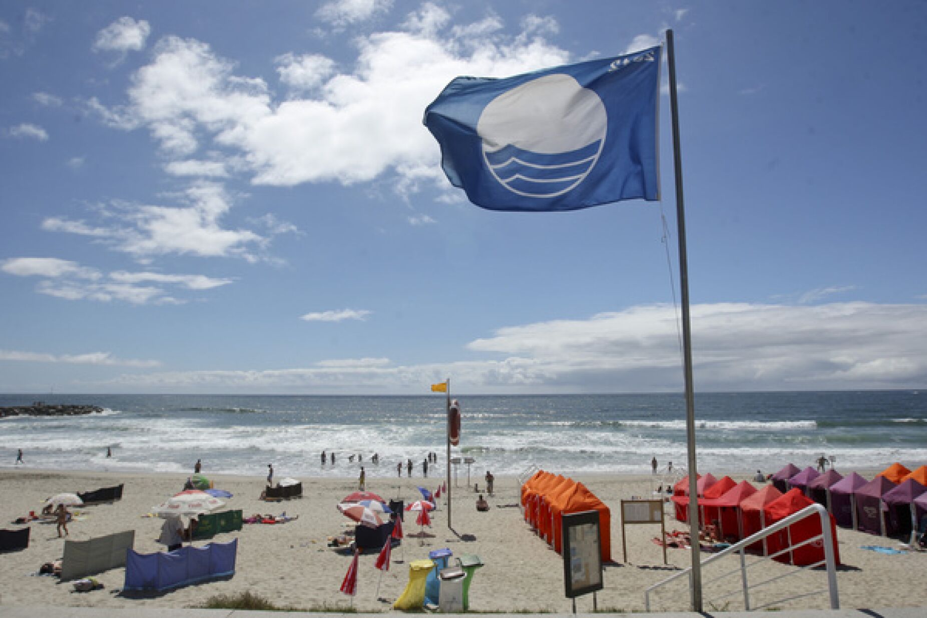 Portugal hasteia Bandeira Azul em 440 praias, marinas e embarcações