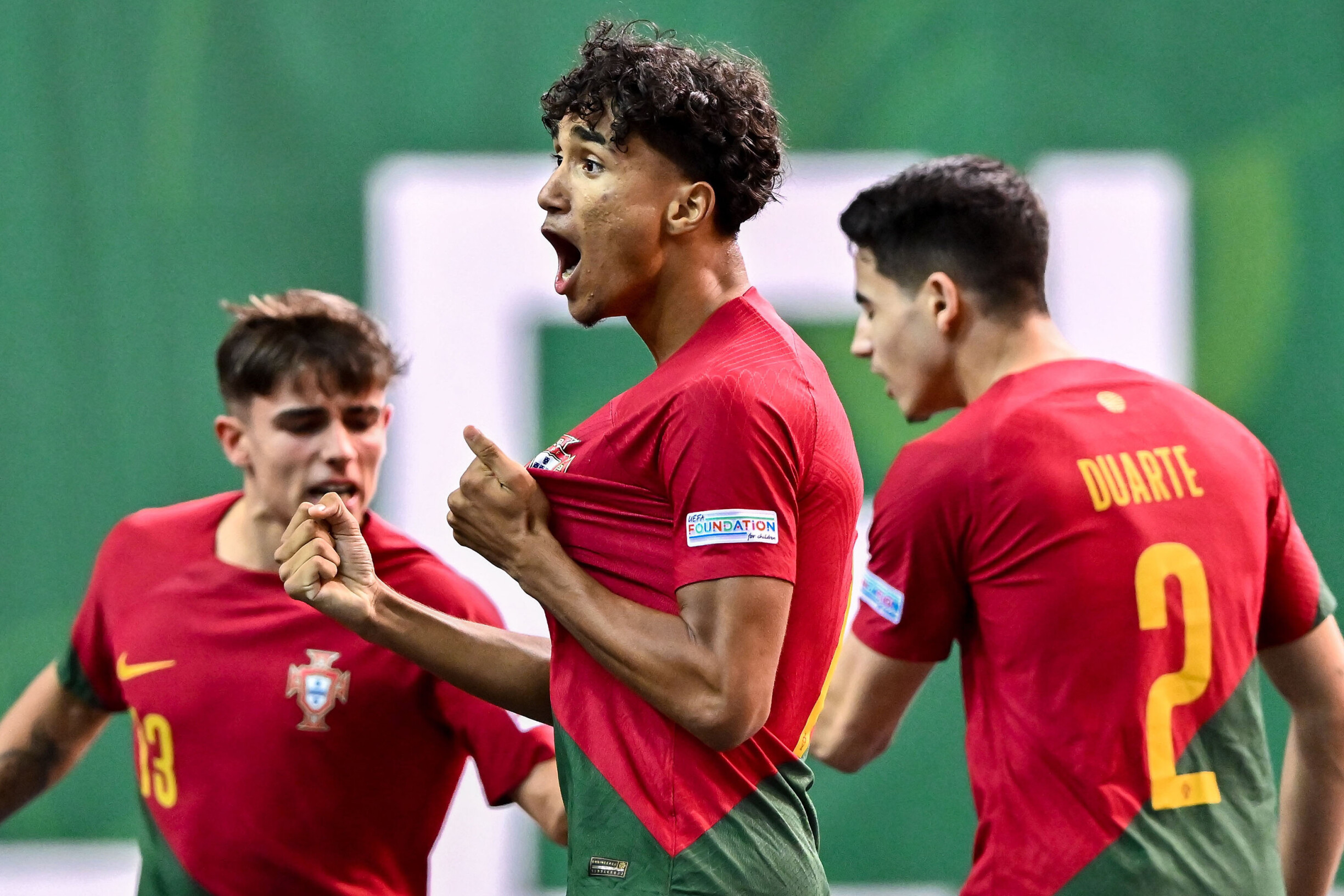De 0-2 para 6-2: Portugal faz reviravolta fantástica e sagra-se campeão  europeu de sub-19 pela 1.ª vez - Futsal - SAPO Desporto